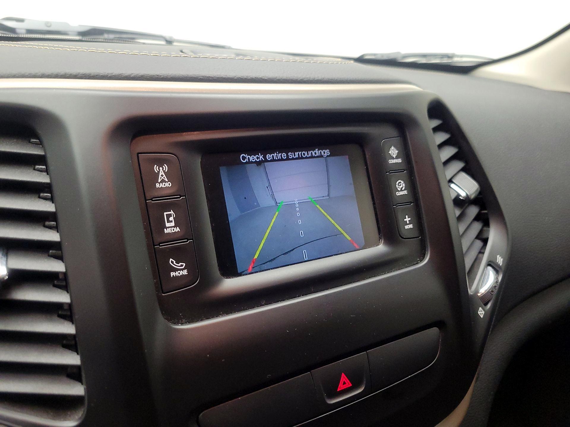 Thumbnail: 2016 Jeep Cherokee - 15