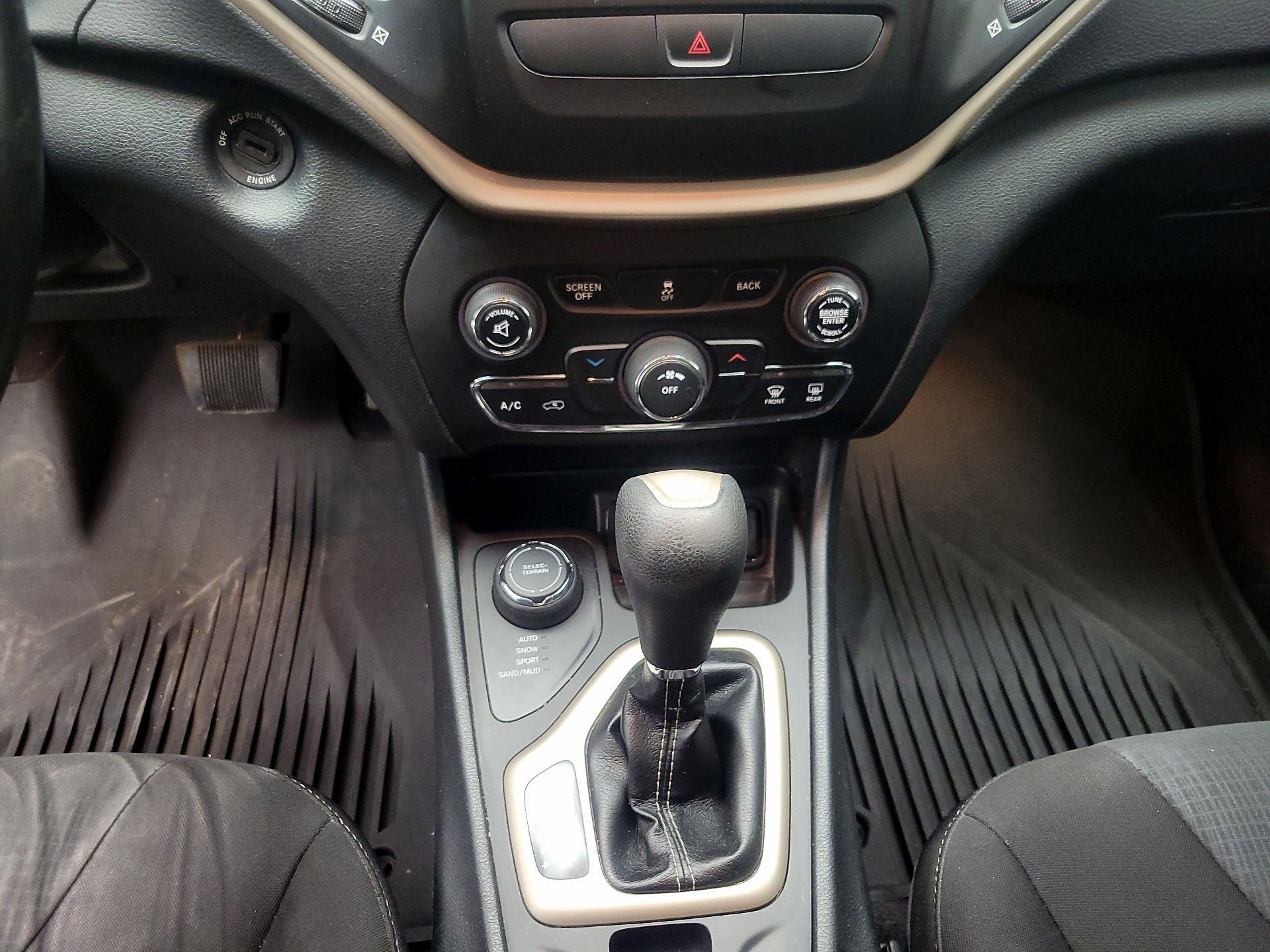 Thumbnail: 2016 Jeep Cherokee - 18