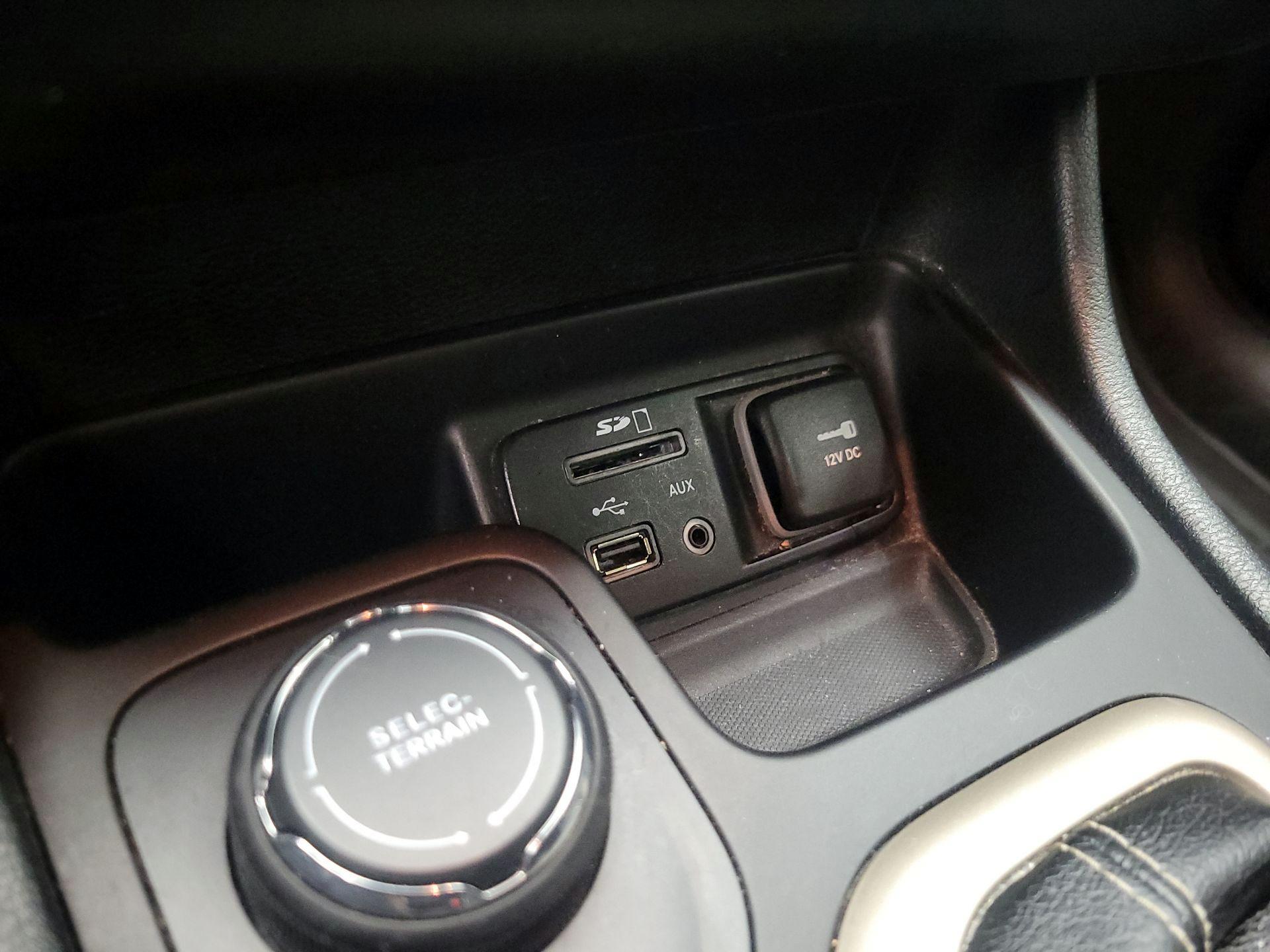 Thumbnail: 2016 Jeep Cherokee - 19