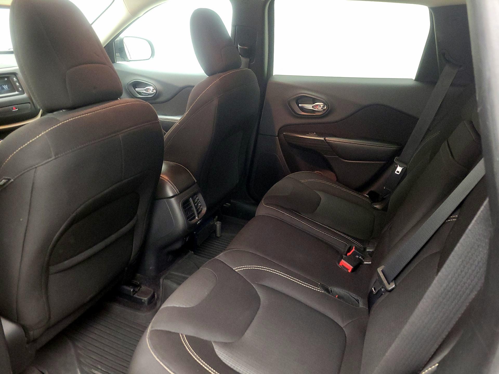 Thumbnail: 2016 Jeep Cherokee - 20