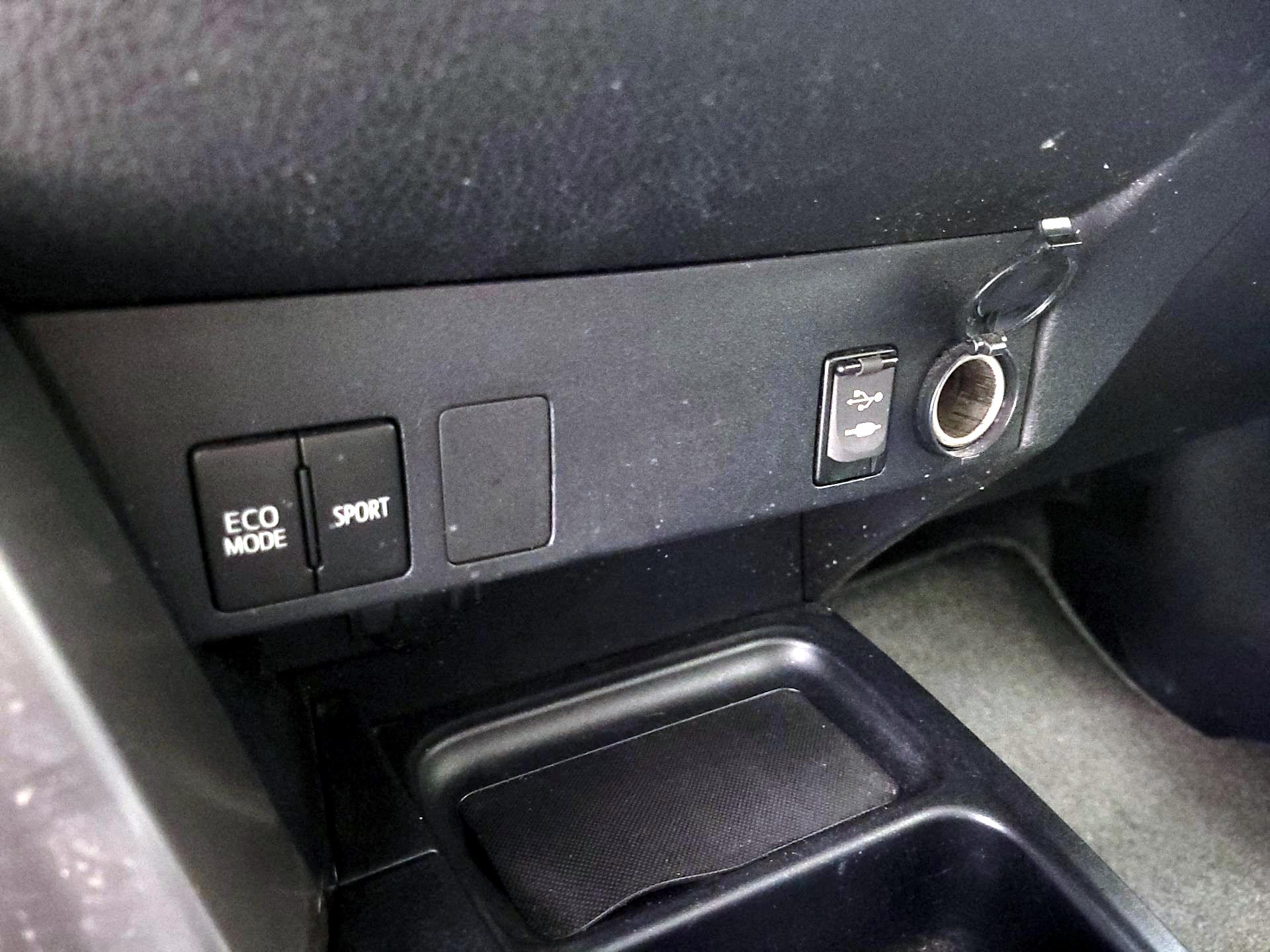 Thumbnail: 2017 Toyota RAV4 - 18