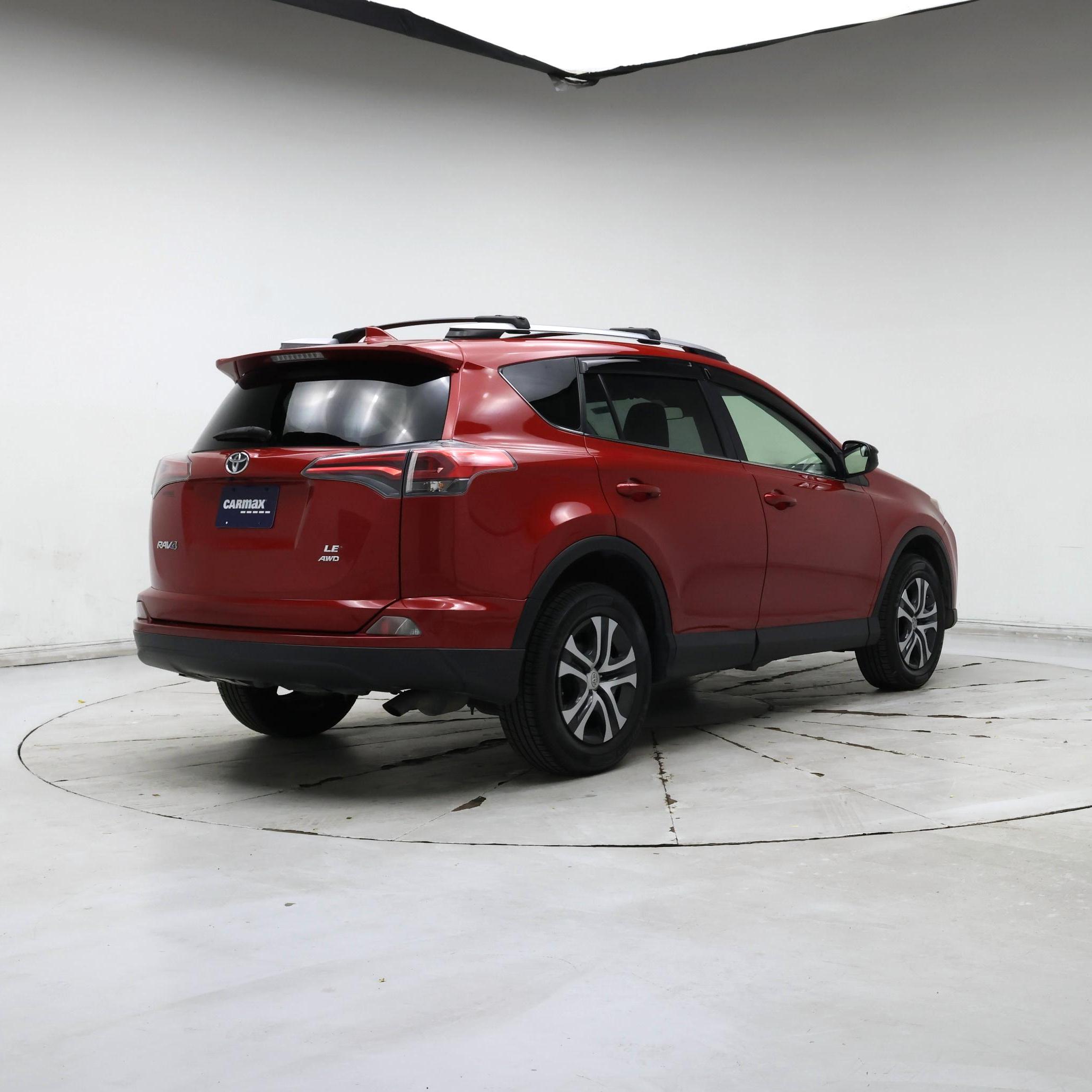 Thumbnail: 2017 Toyota RAV4 - 8