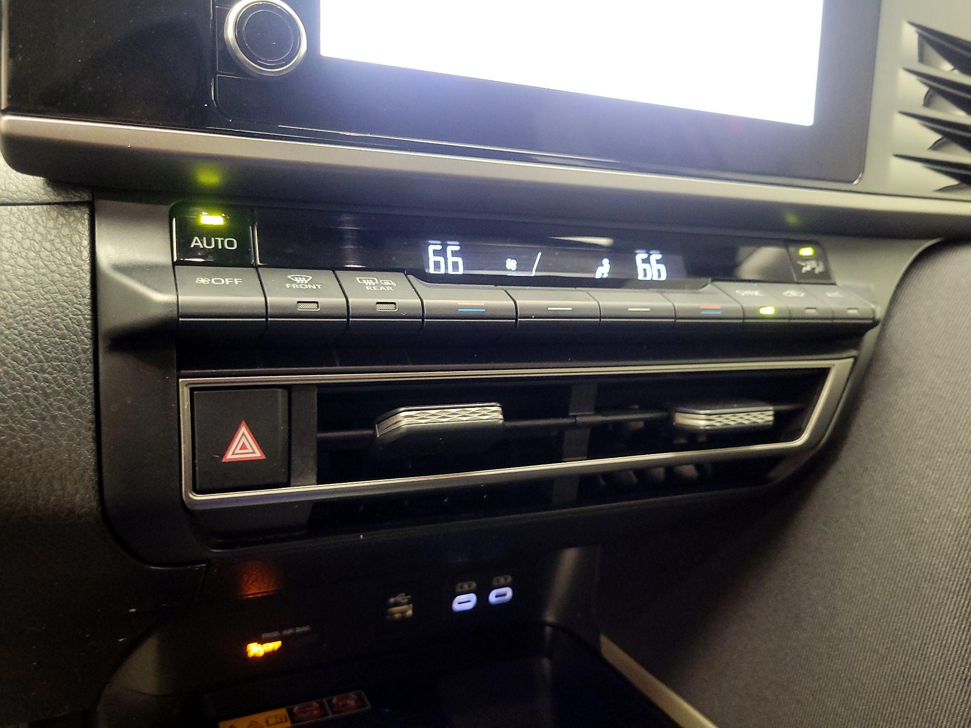 Thumbnail: 2025 Toyota Camry - 17