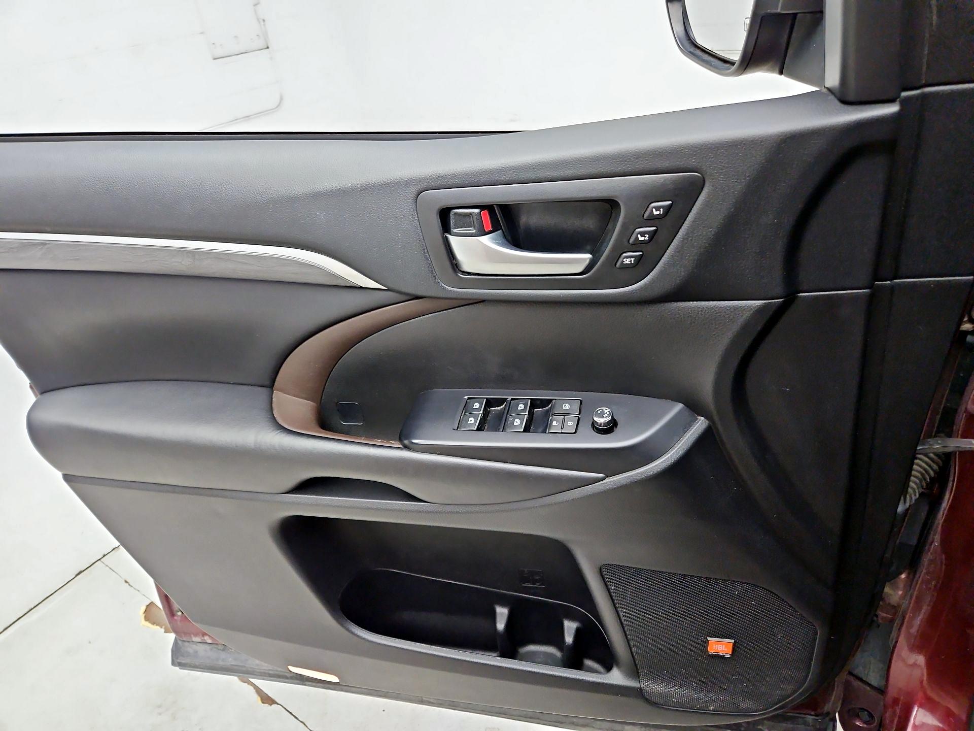 Thumbnail: 2018 Toyota Highlander - 12