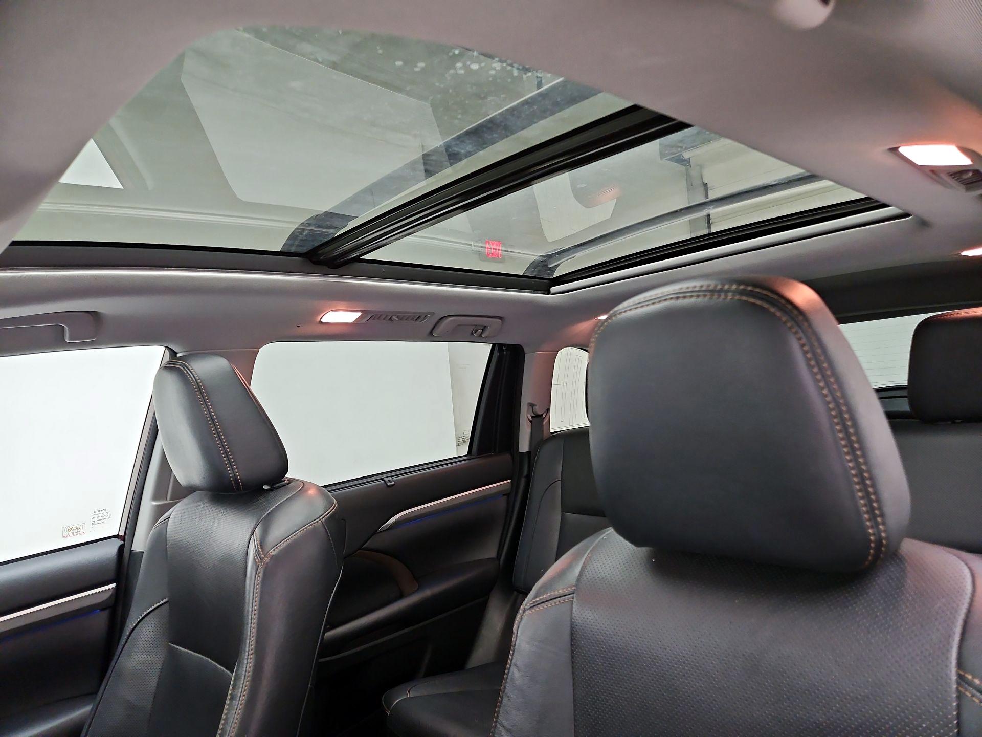 Thumbnail: 2018 Toyota Highlander - 20