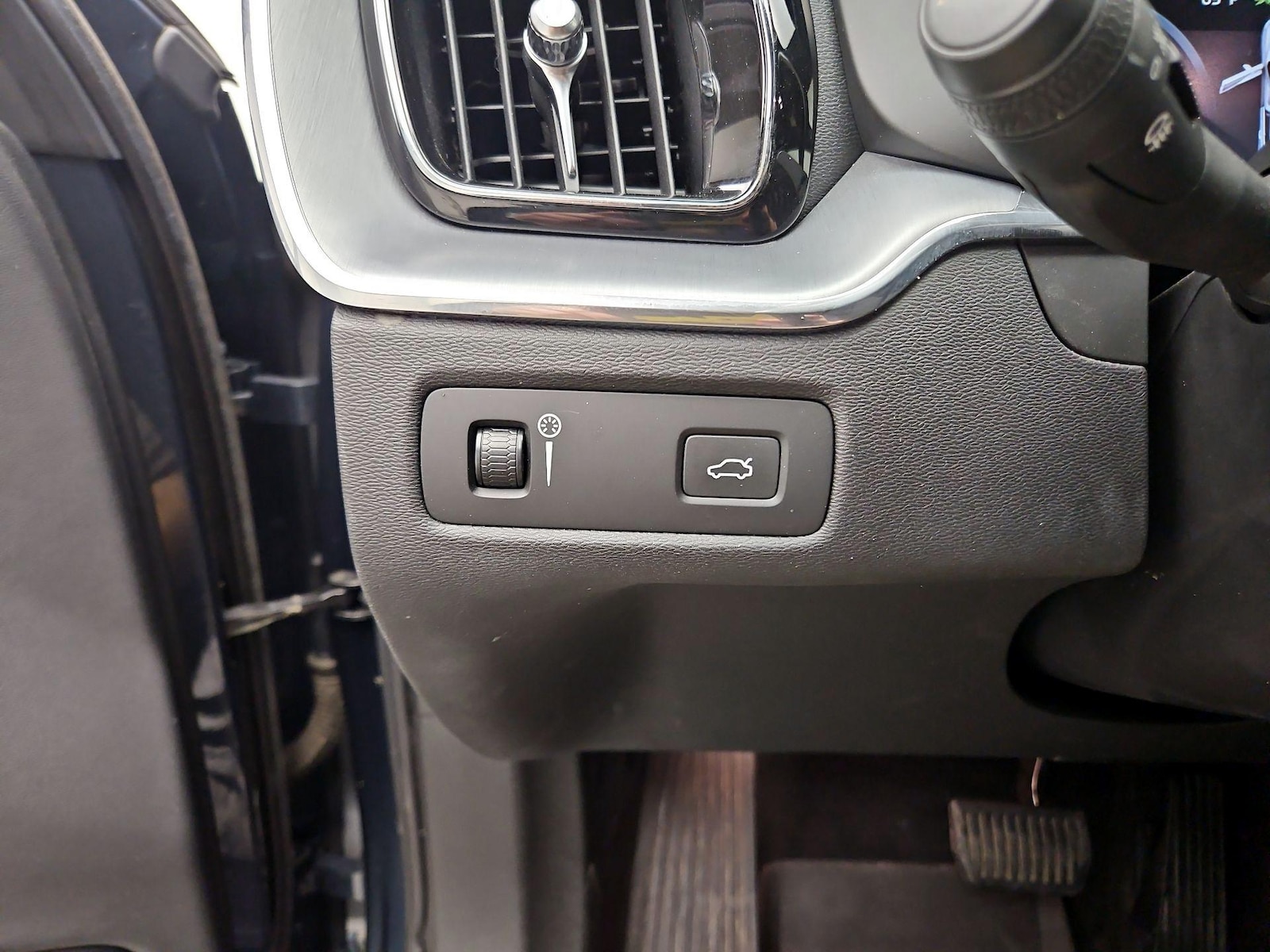 2018 Volvo XC60 Momentum - Photo 14