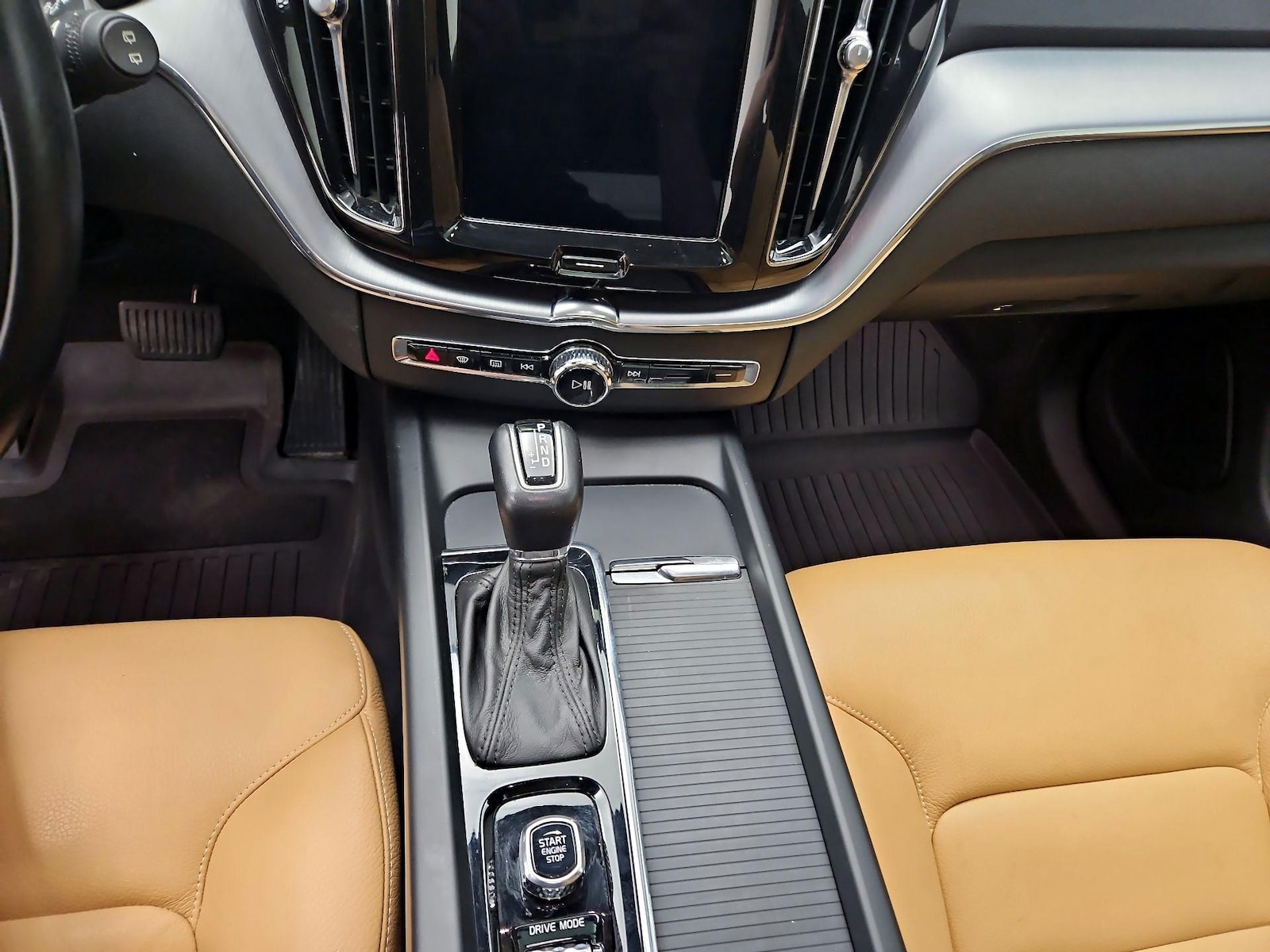 2018 Volvo XC60 Momentum - Photo 19