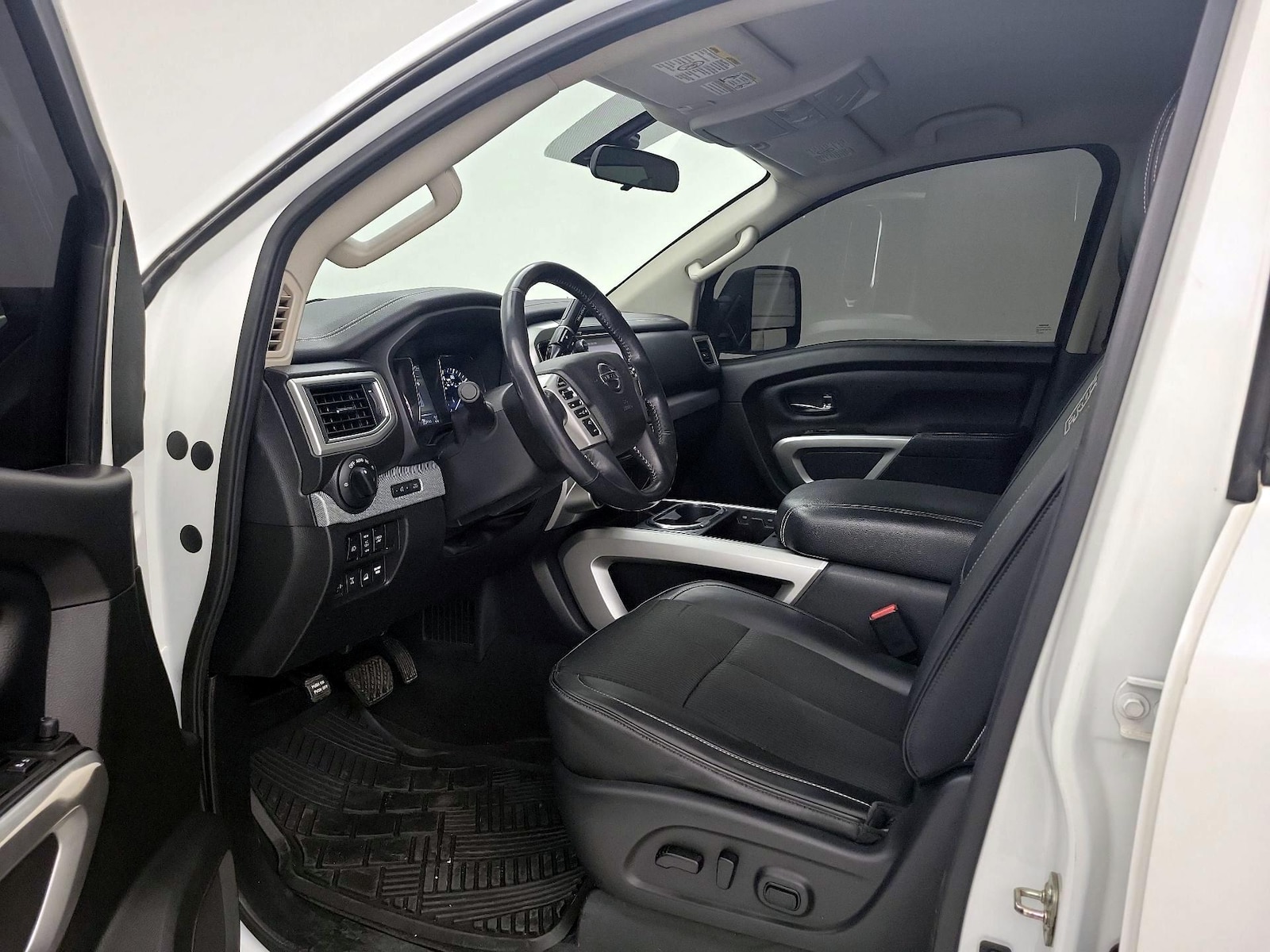 2017 Nissan Titan XD Pro-4X - Photo 10