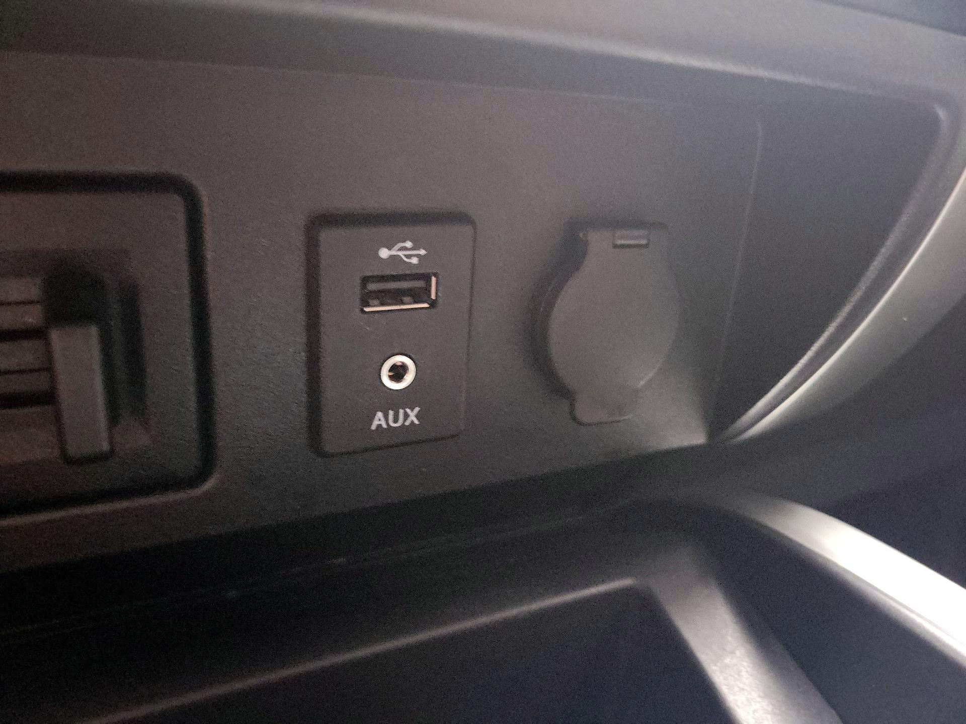 Thumbnail: 2017 Nissan Titan - 17