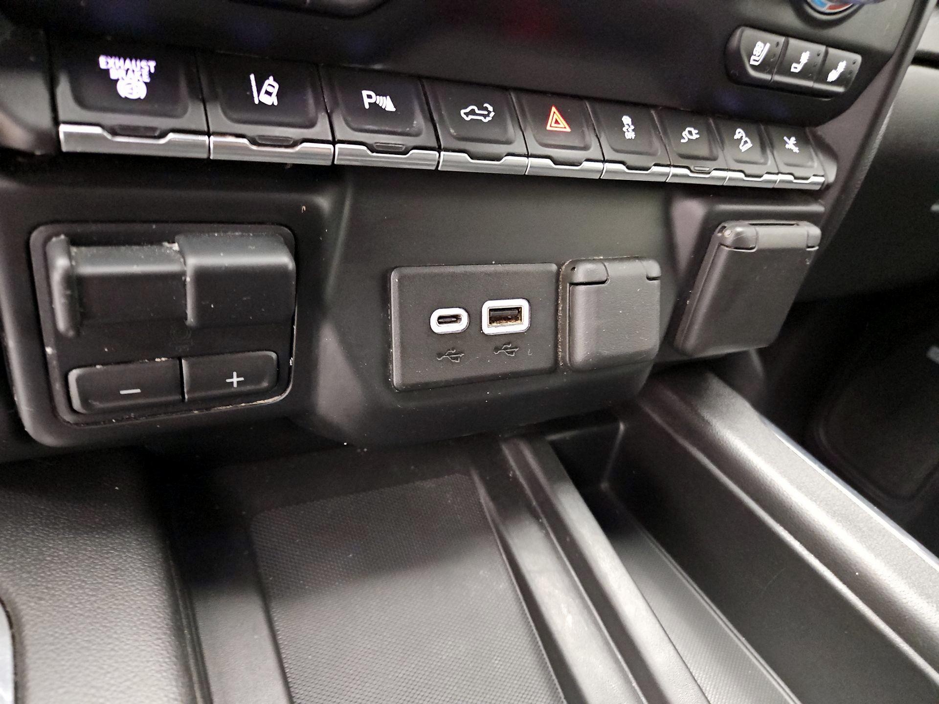 Thumbnail: 2022 GMC Sierra 3500 - 19