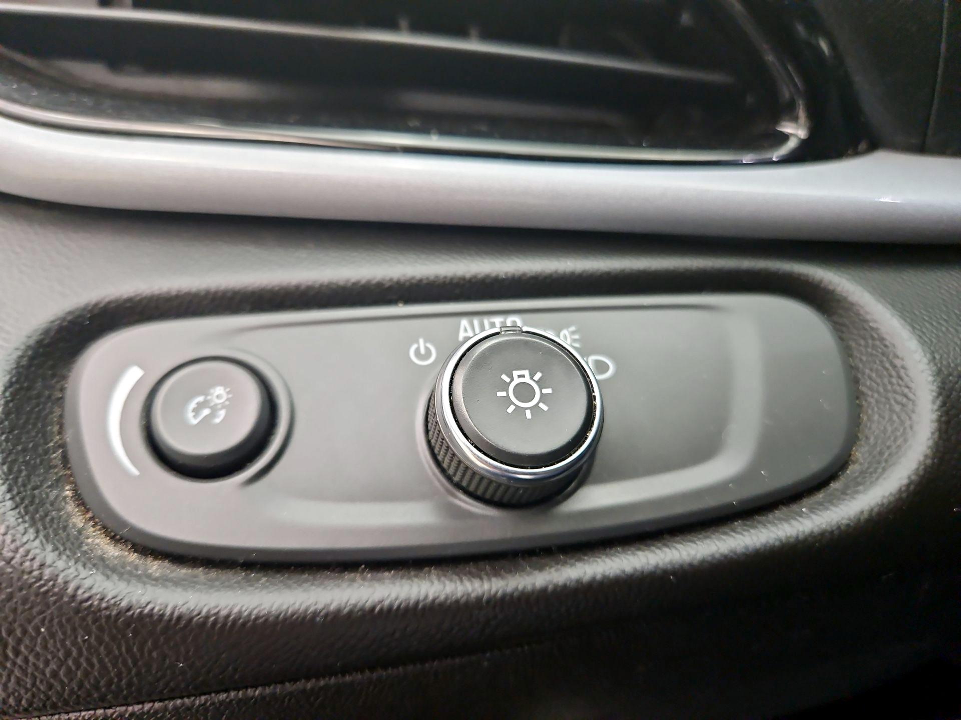 Thumbnail: 2017 Chevrolet Volt - 13