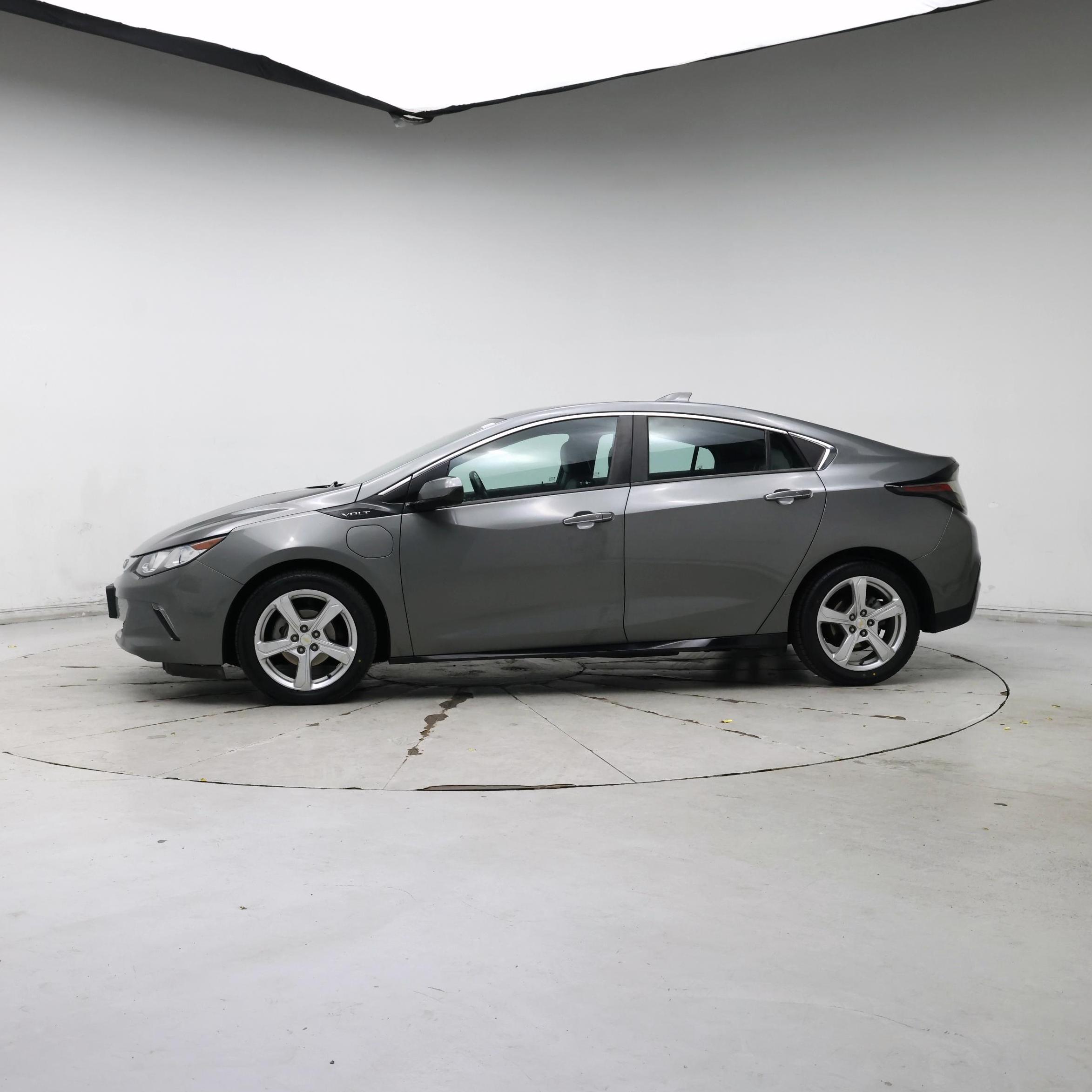 Thumbnail: 2017 Chevrolet Volt - 3