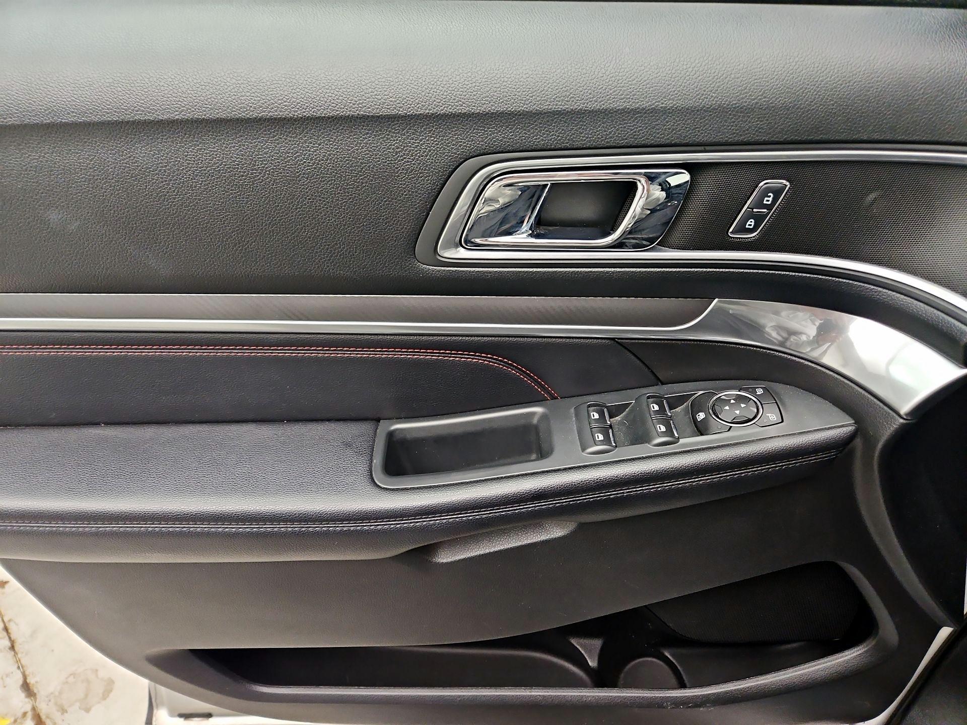 Thumbnail: 2017 Ford Explorer - 10