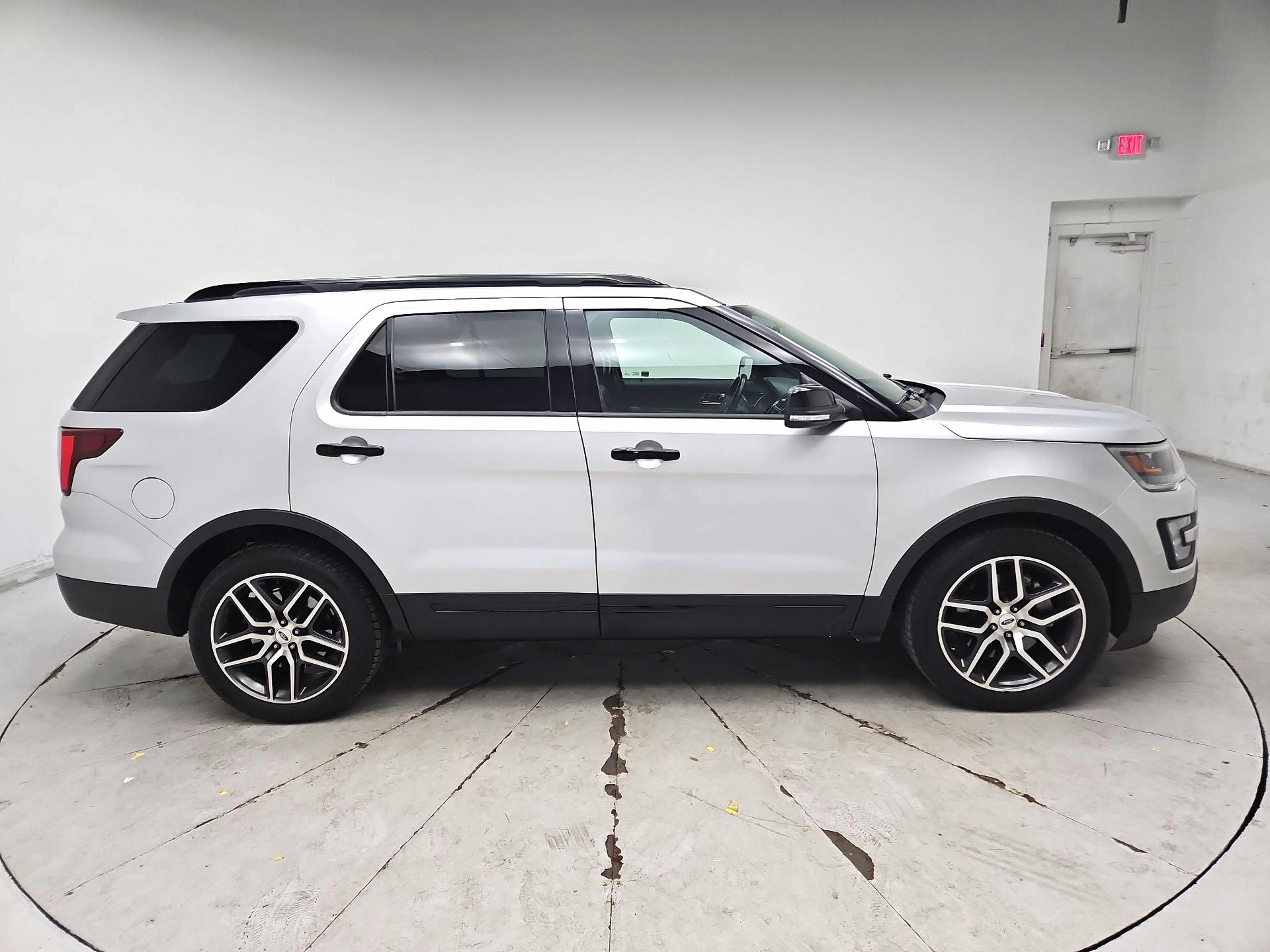 Thumbnail: 2017 Ford Explorer - 4