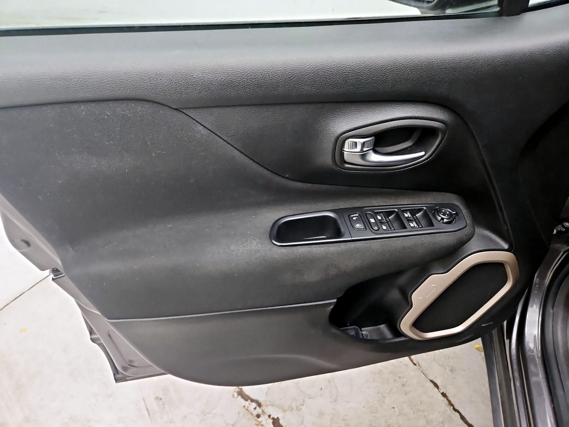 Thumbnail: 2017 Jeep Renegade - 12