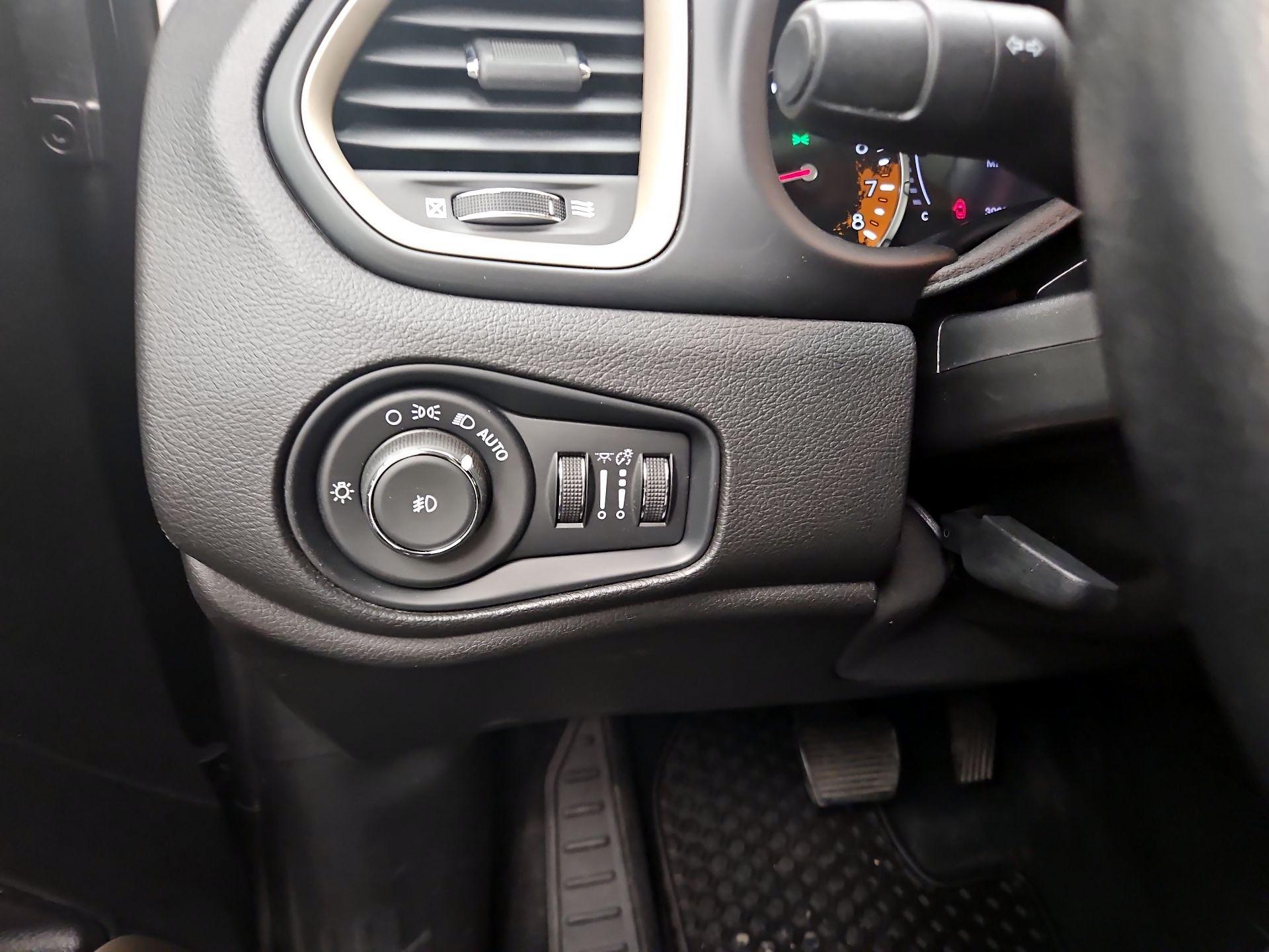 Thumbnail: 2017 Jeep Renegade - 13