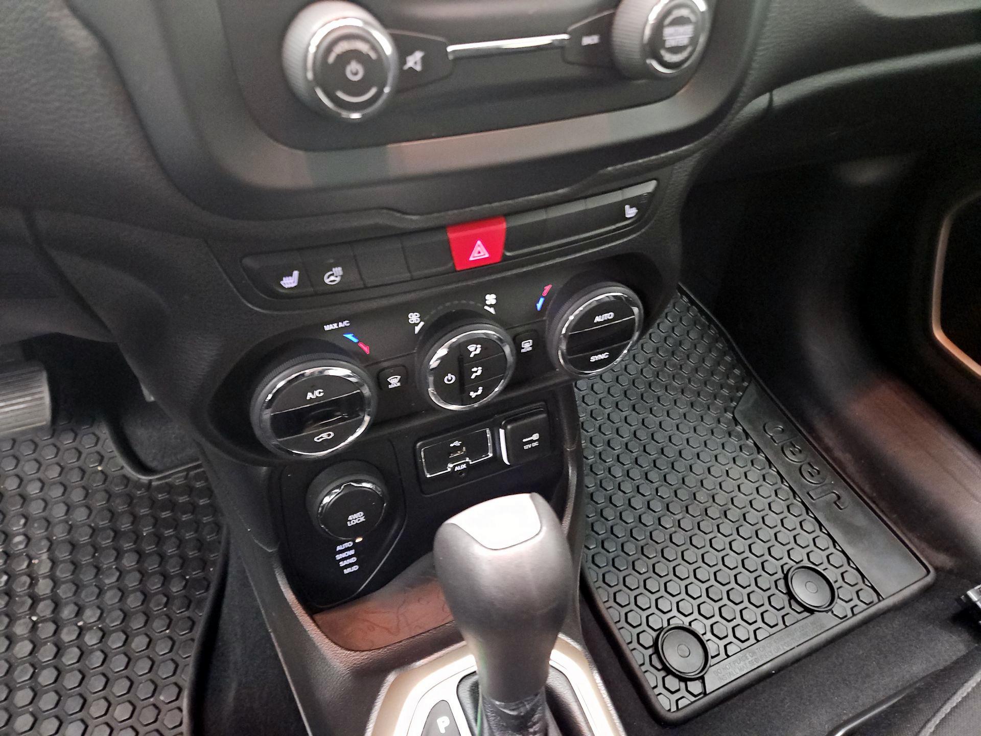 Thumbnail: 2017 Jeep Renegade - 16