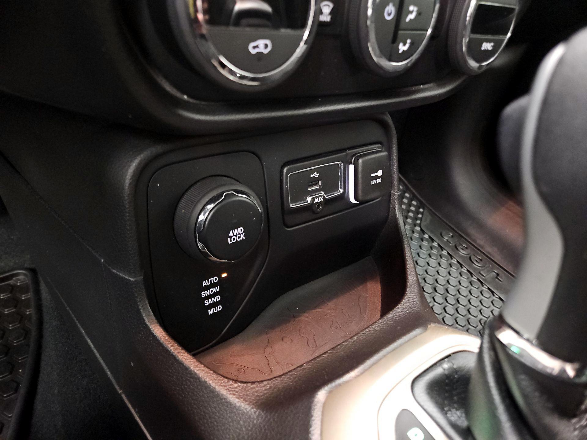 Thumbnail: 2017 Jeep Renegade - 18