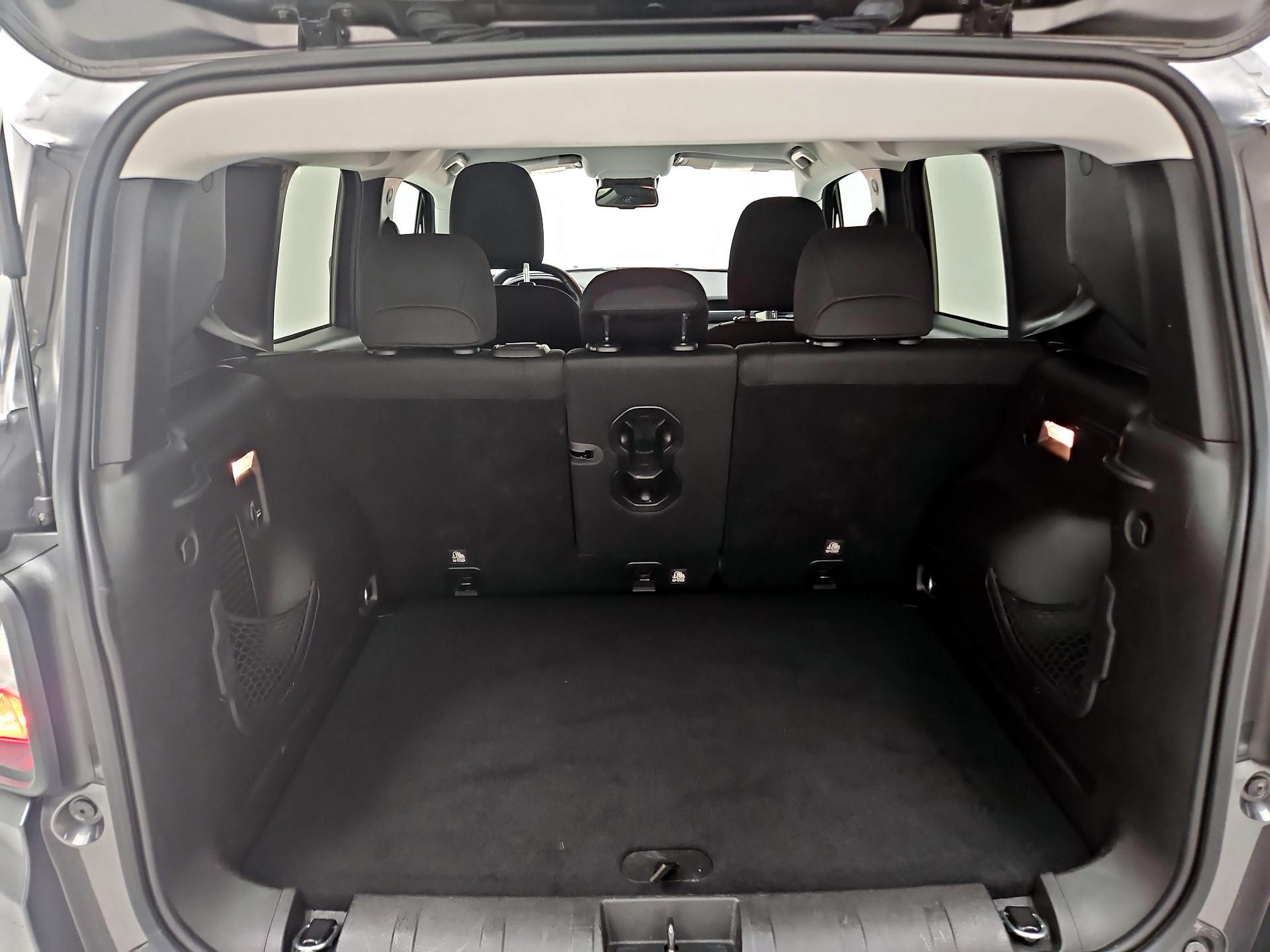 Thumbnail: 2017 Jeep Renegade - 20