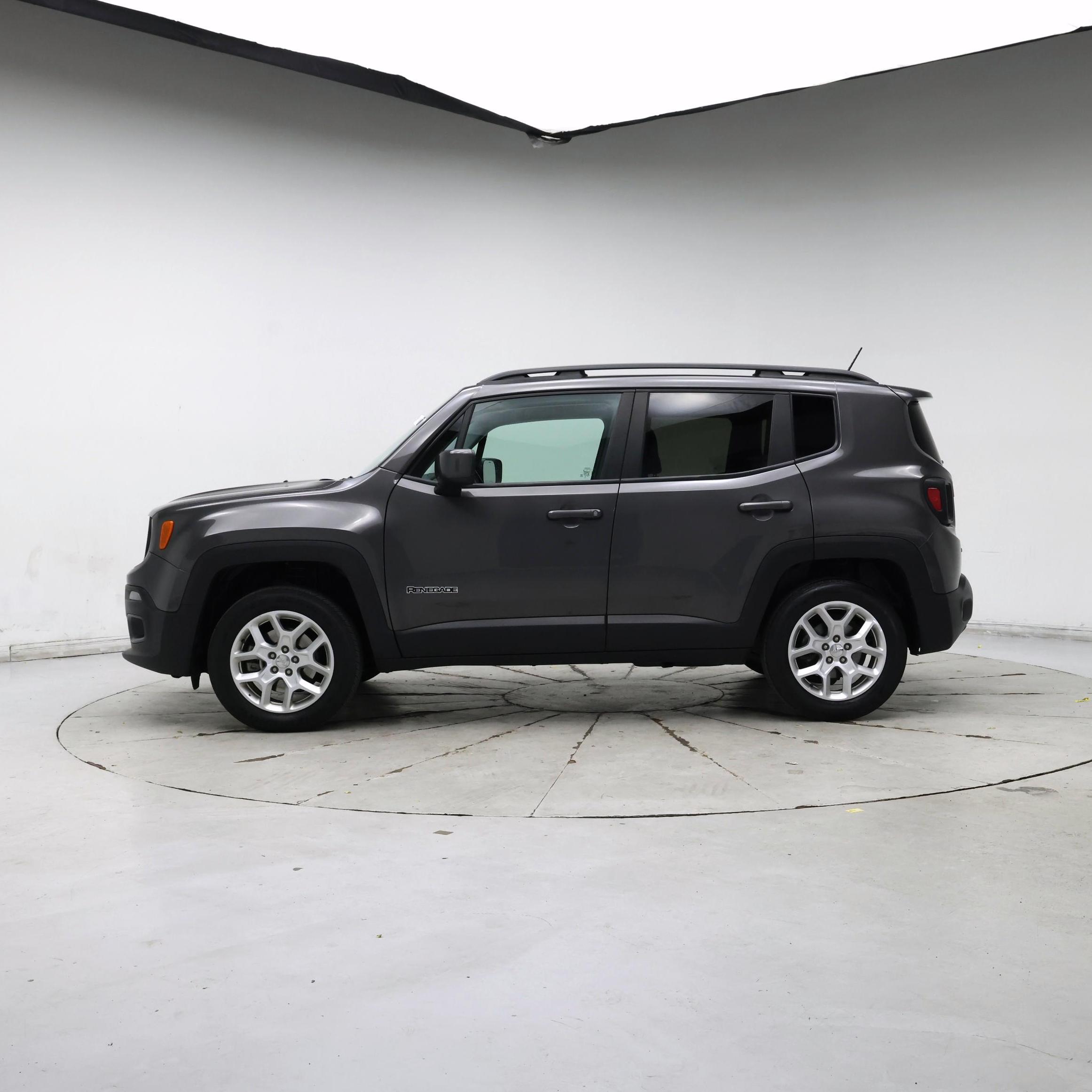 Thumbnail: 2017 Jeep Renegade - 3