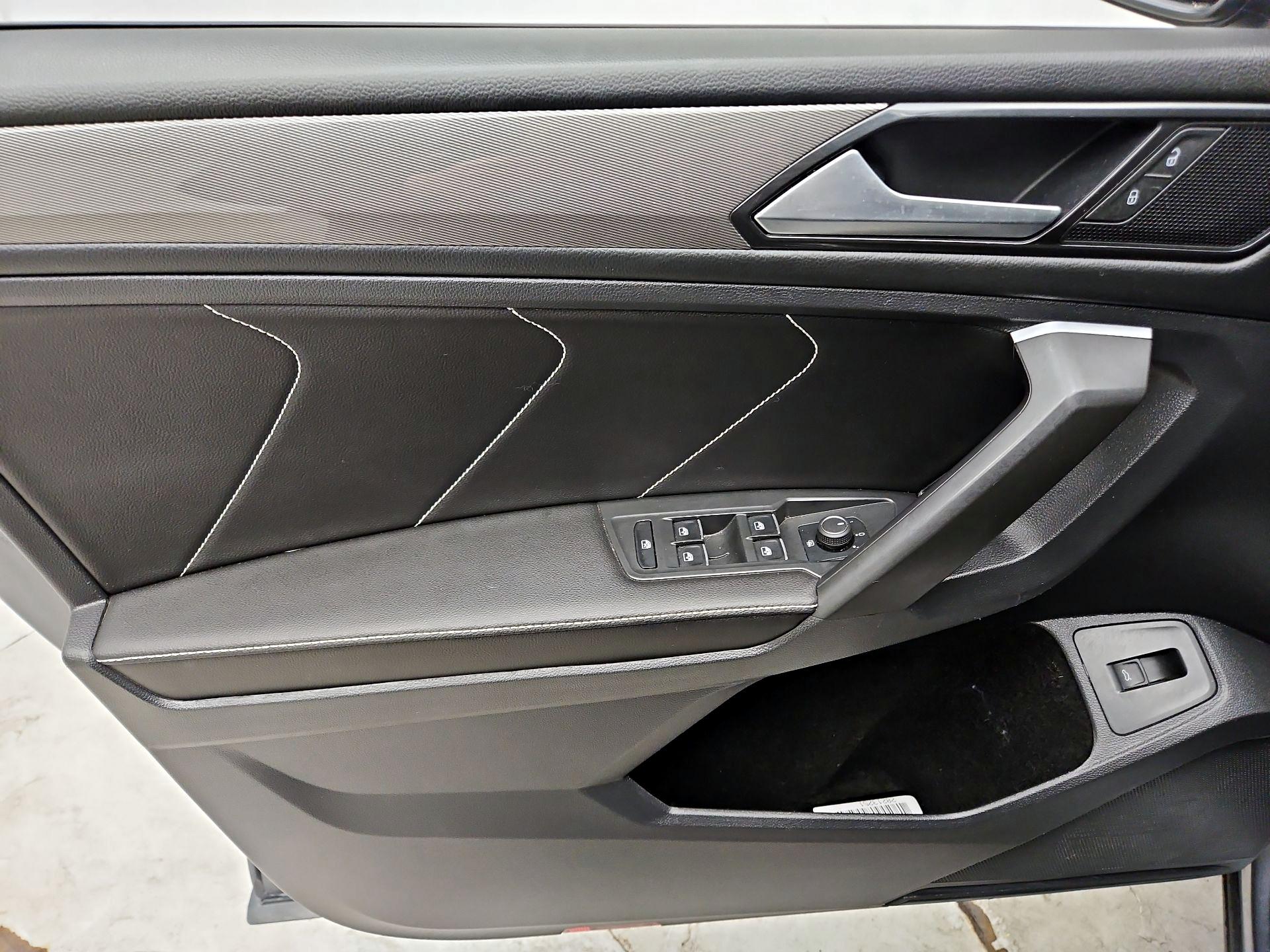 Thumbnail: 2022 Volkswagen Tiguan - 12