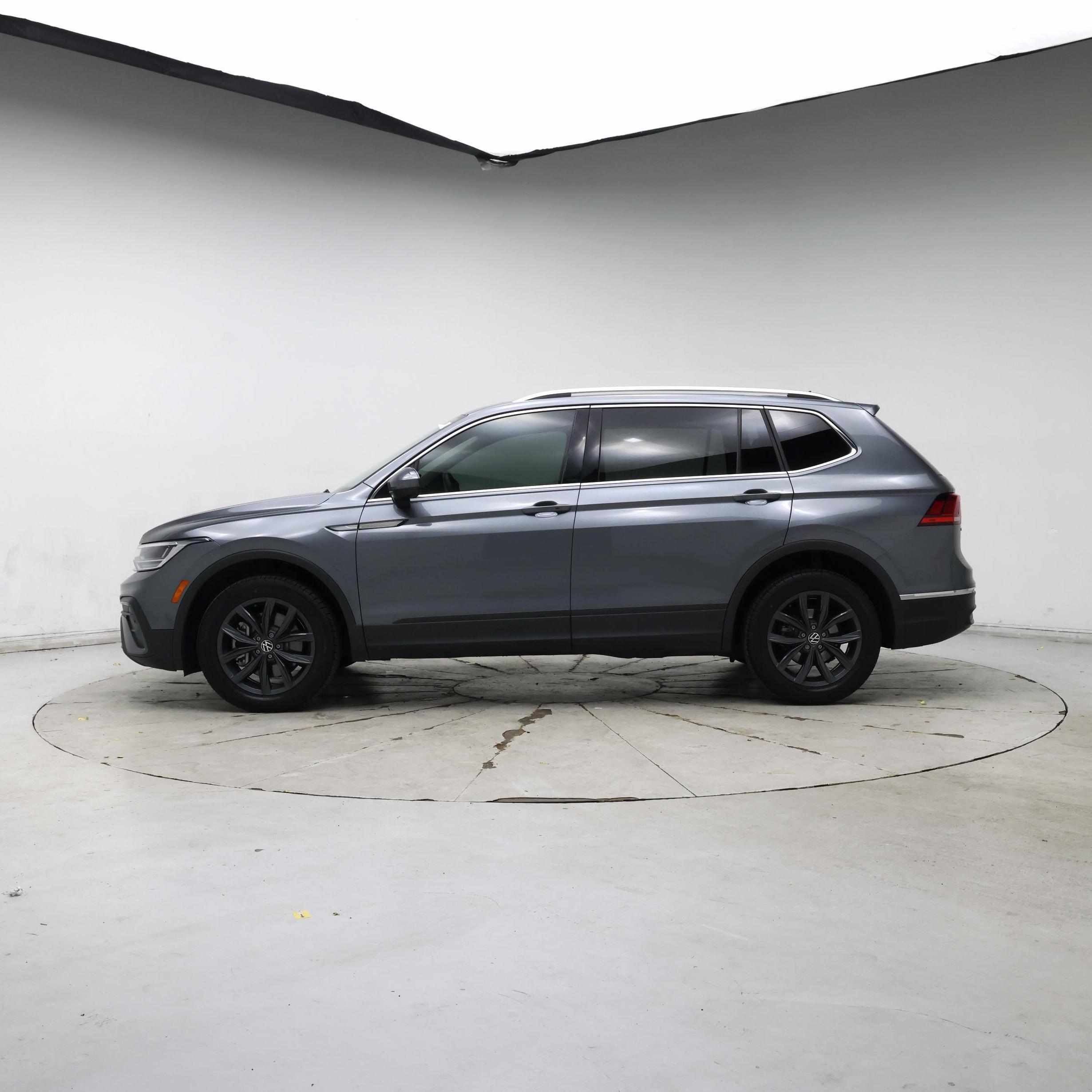 Thumbnail: 2022 Volkswagen Tiguan - 3