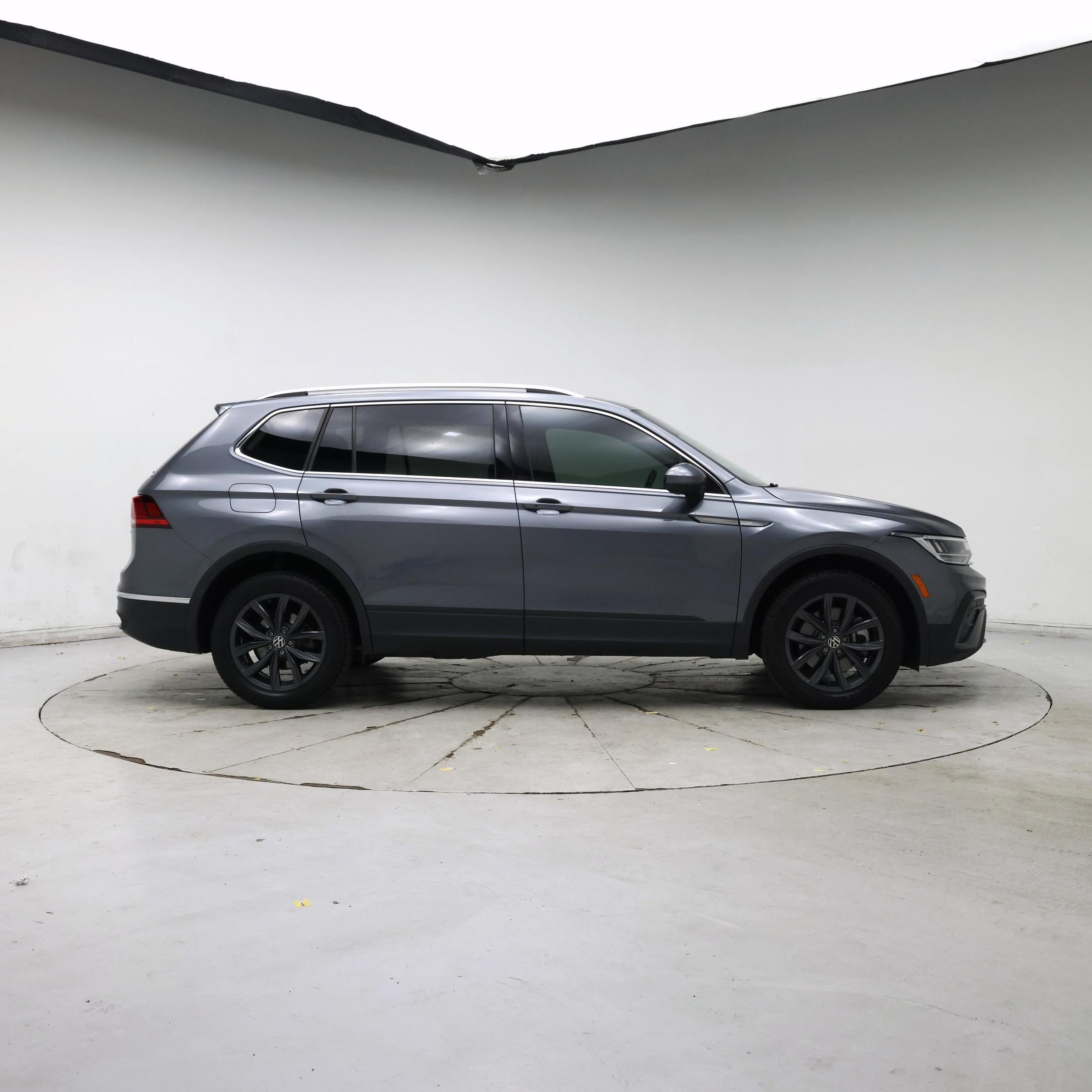 Thumbnail: 2022 Volkswagen Tiguan - 7