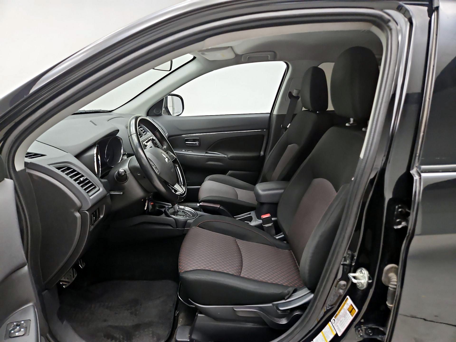 Thumbnail: 2017 Mitsubishi Outlander Sport - 9