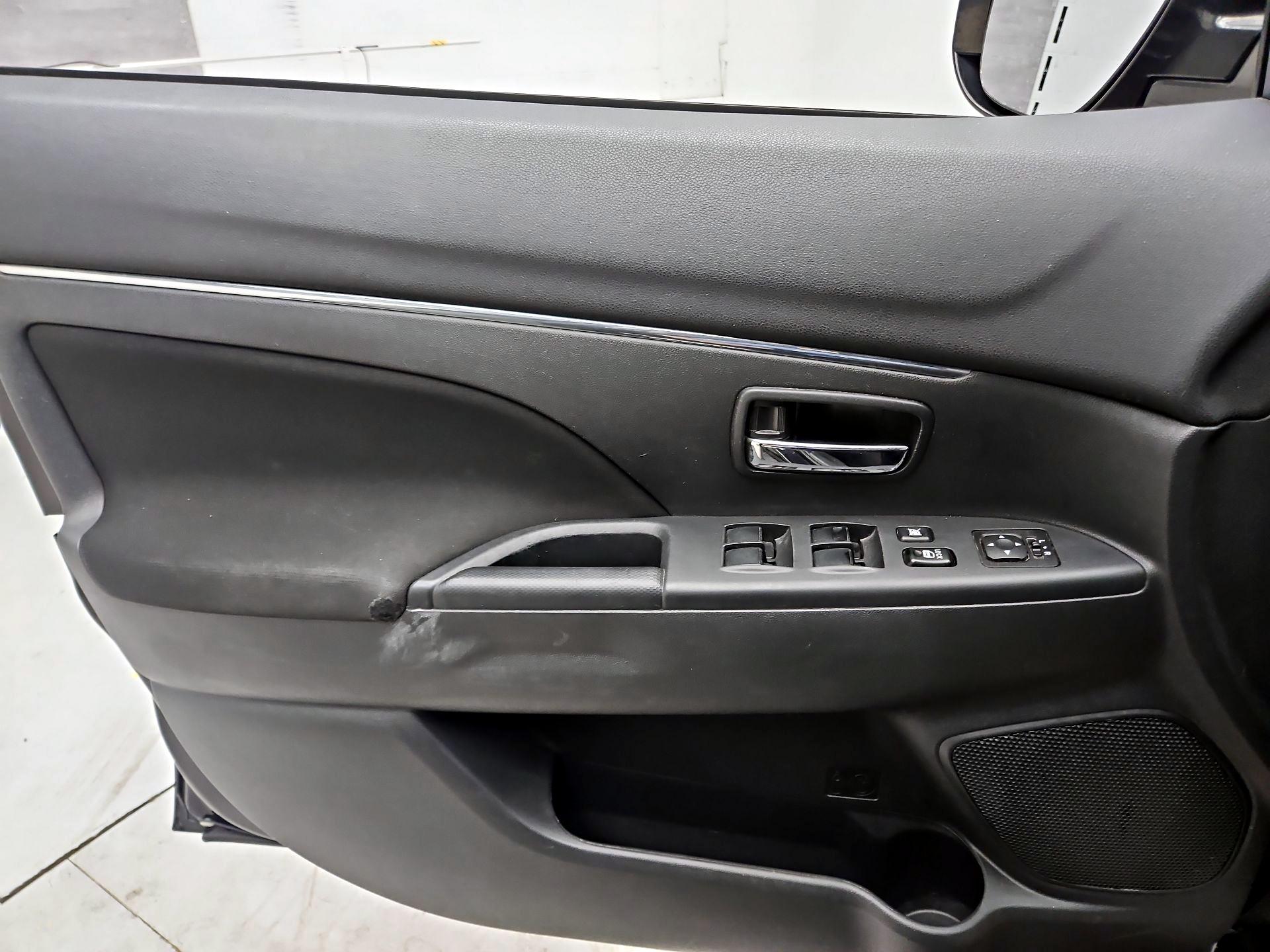 Thumbnail: 2017 Mitsubishi Outlander Sport - 10