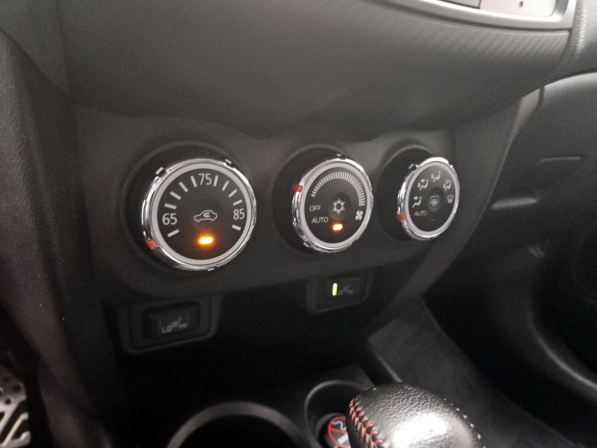 Thumbnail: 2017 Mitsubishi Outlander Sport - 14