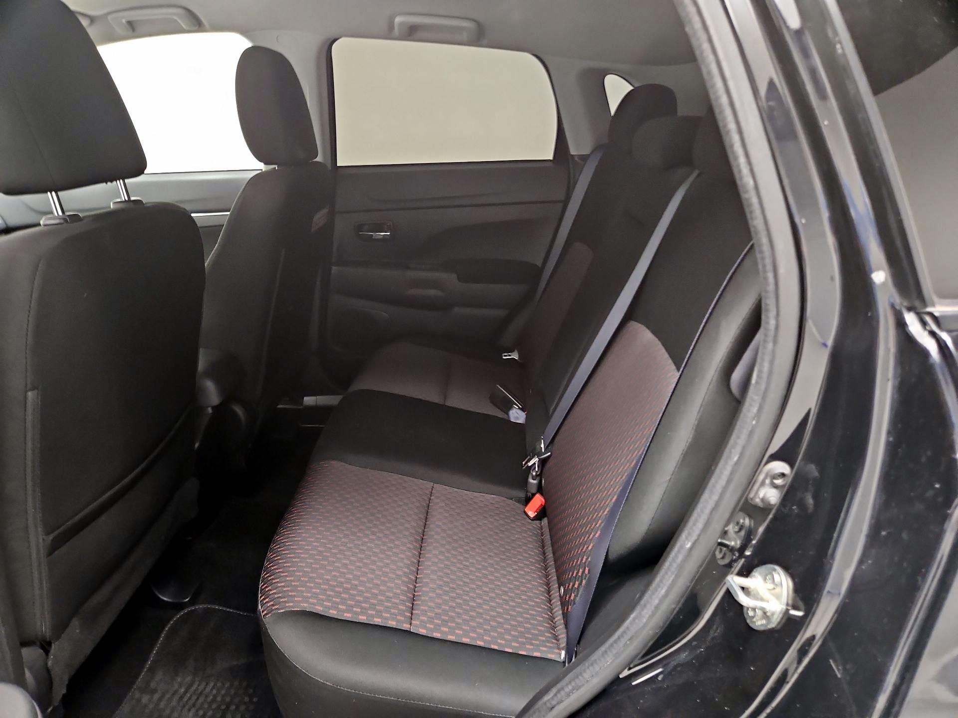 Thumbnail: 2017 Mitsubishi Outlander Sport - 16