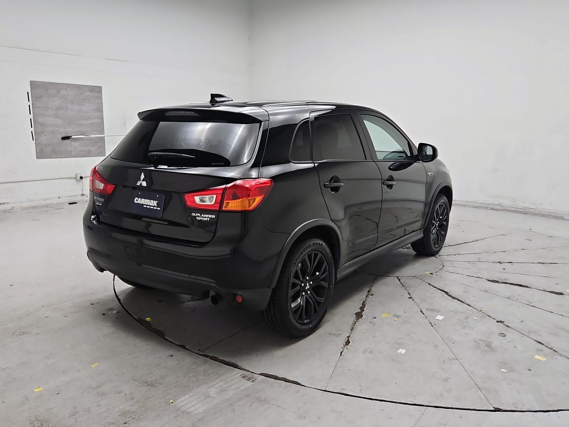 Thumbnail: 2017 Mitsubishi Outlander Sport - 5