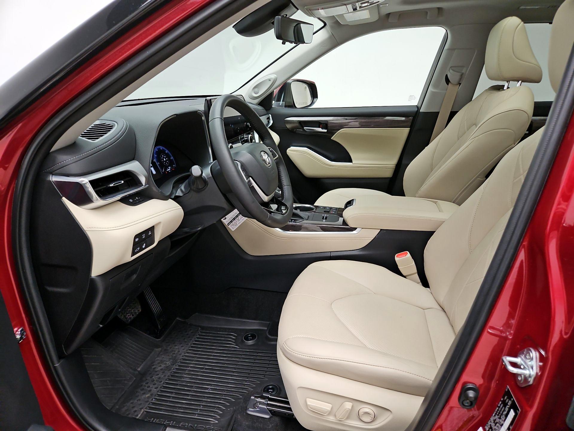 Thumbnail: 2023 Toyota Highlander - 11