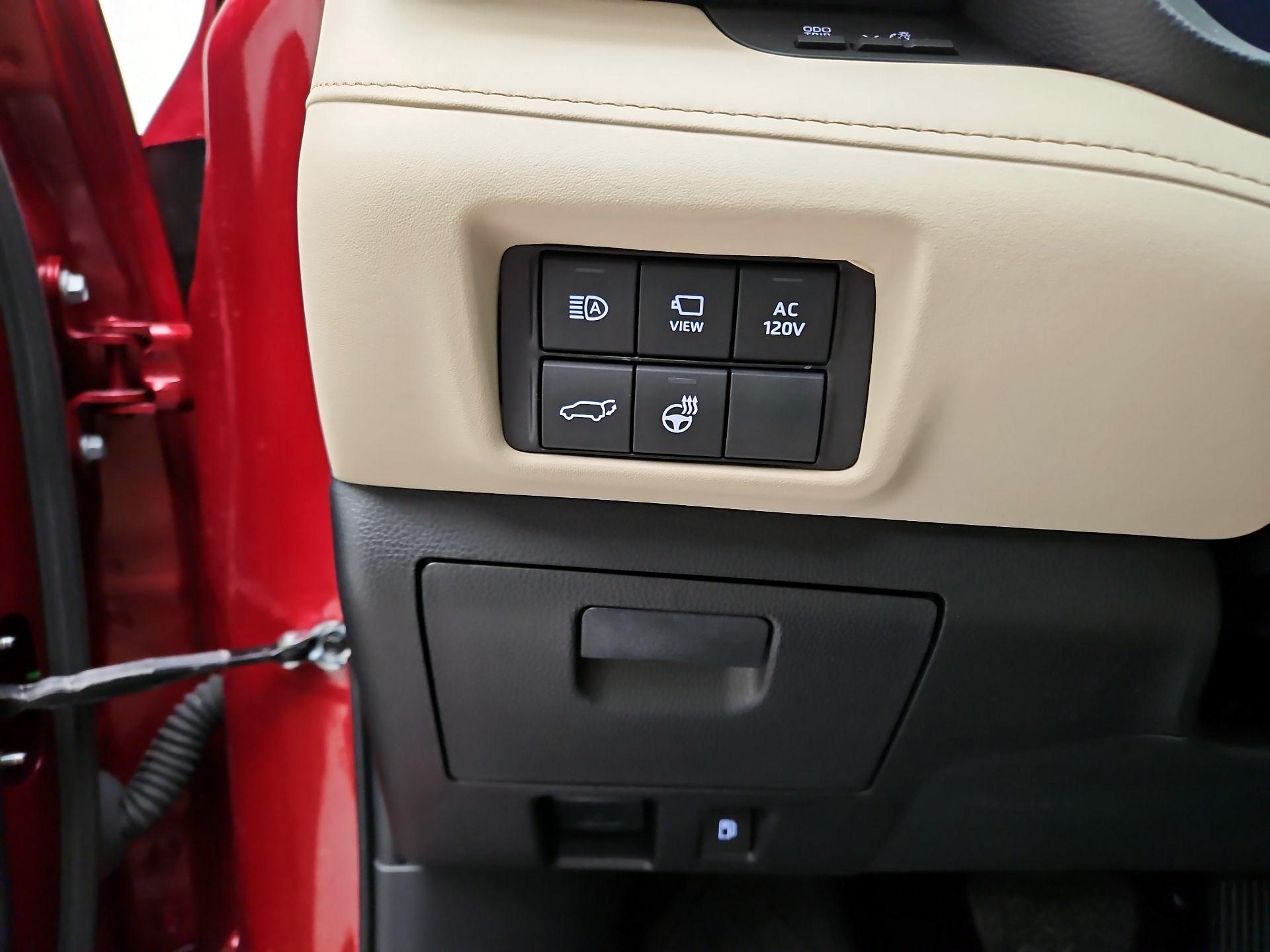 Thumbnail: 2023 Toyota Highlander - 13