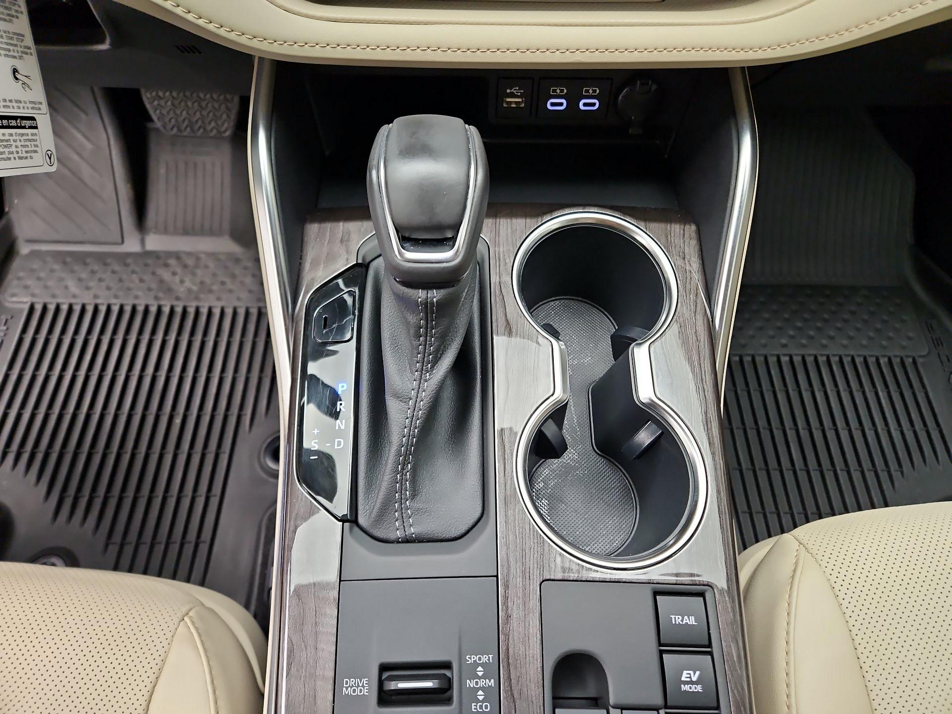 Thumbnail: 2023 Toyota Highlander - 18