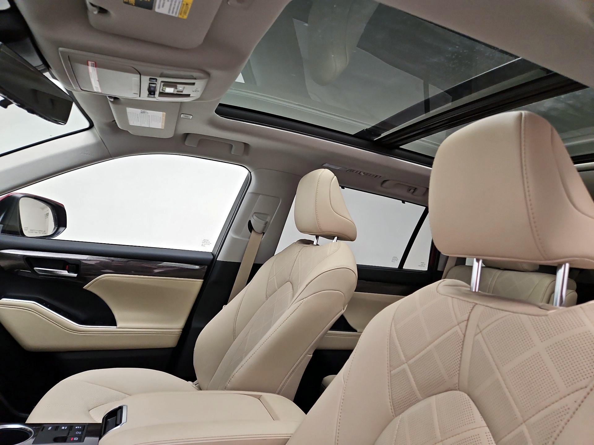 Thumbnail: 2023 Toyota Highlander - 20