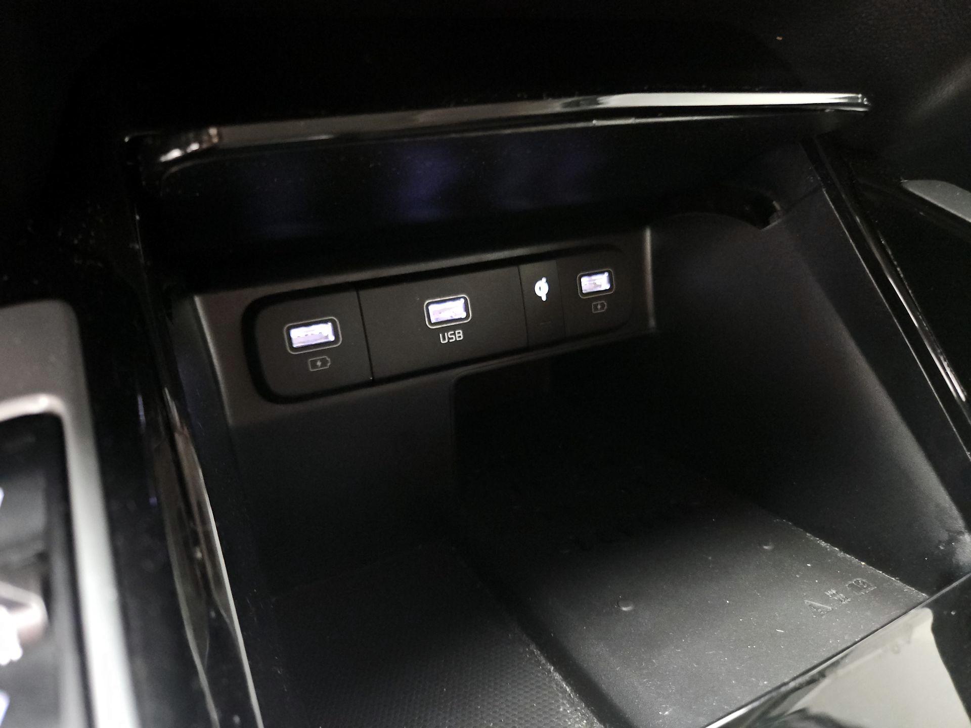 Thumbnail: 2023 Kia Sorento - 19