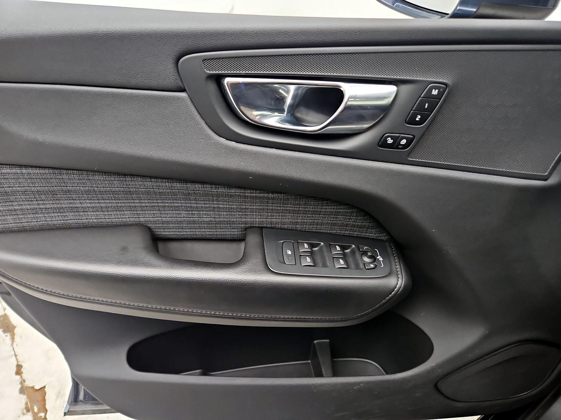 Thumbnail: 2023 Volvo XC60 - 12