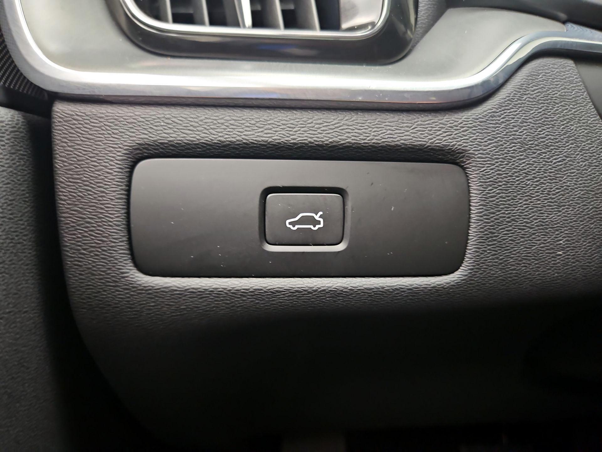 Thumbnail: 2023 Volvo XC60 - 13