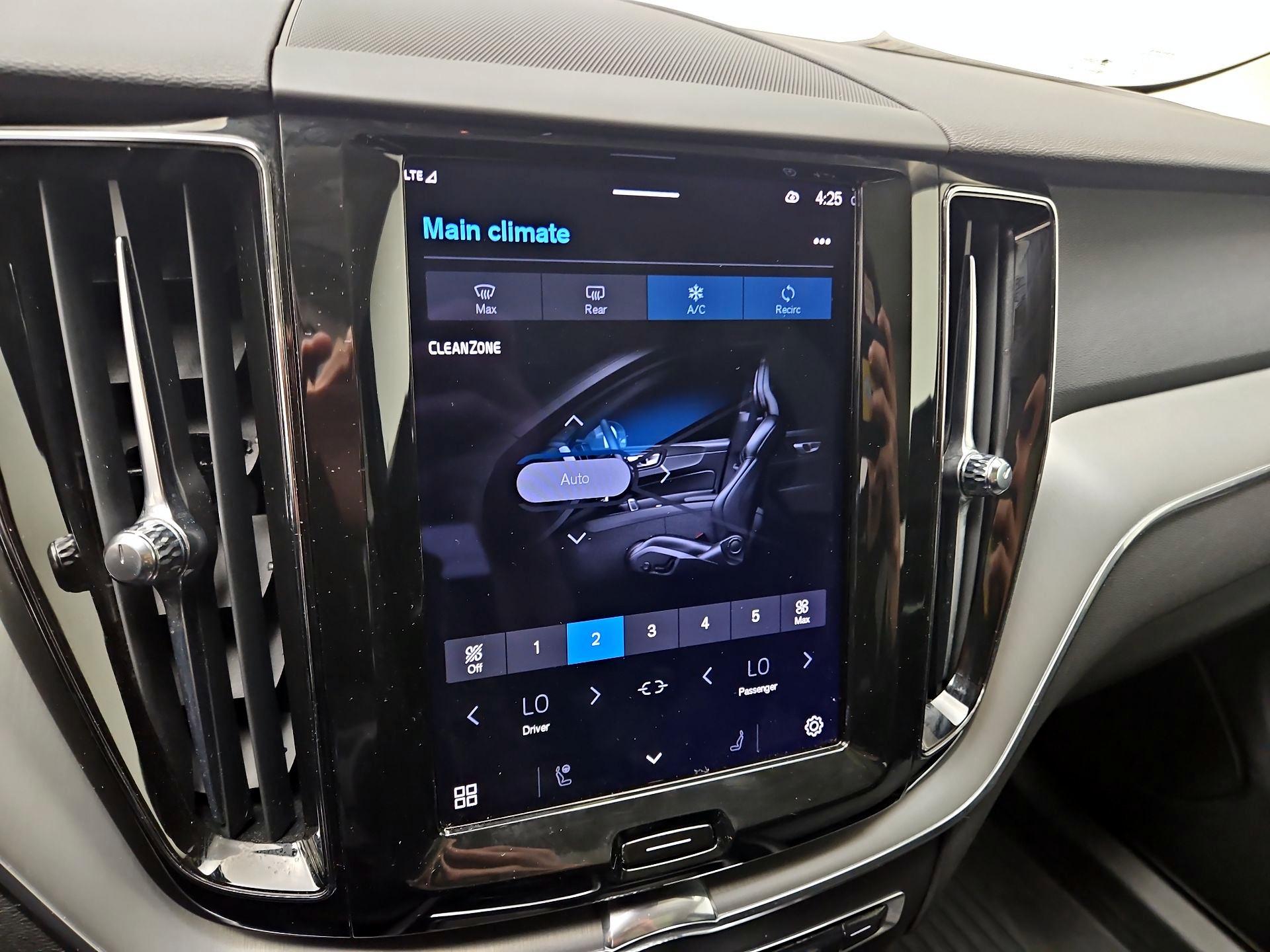Thumbnail: 2023 Volvo XC60 - 16