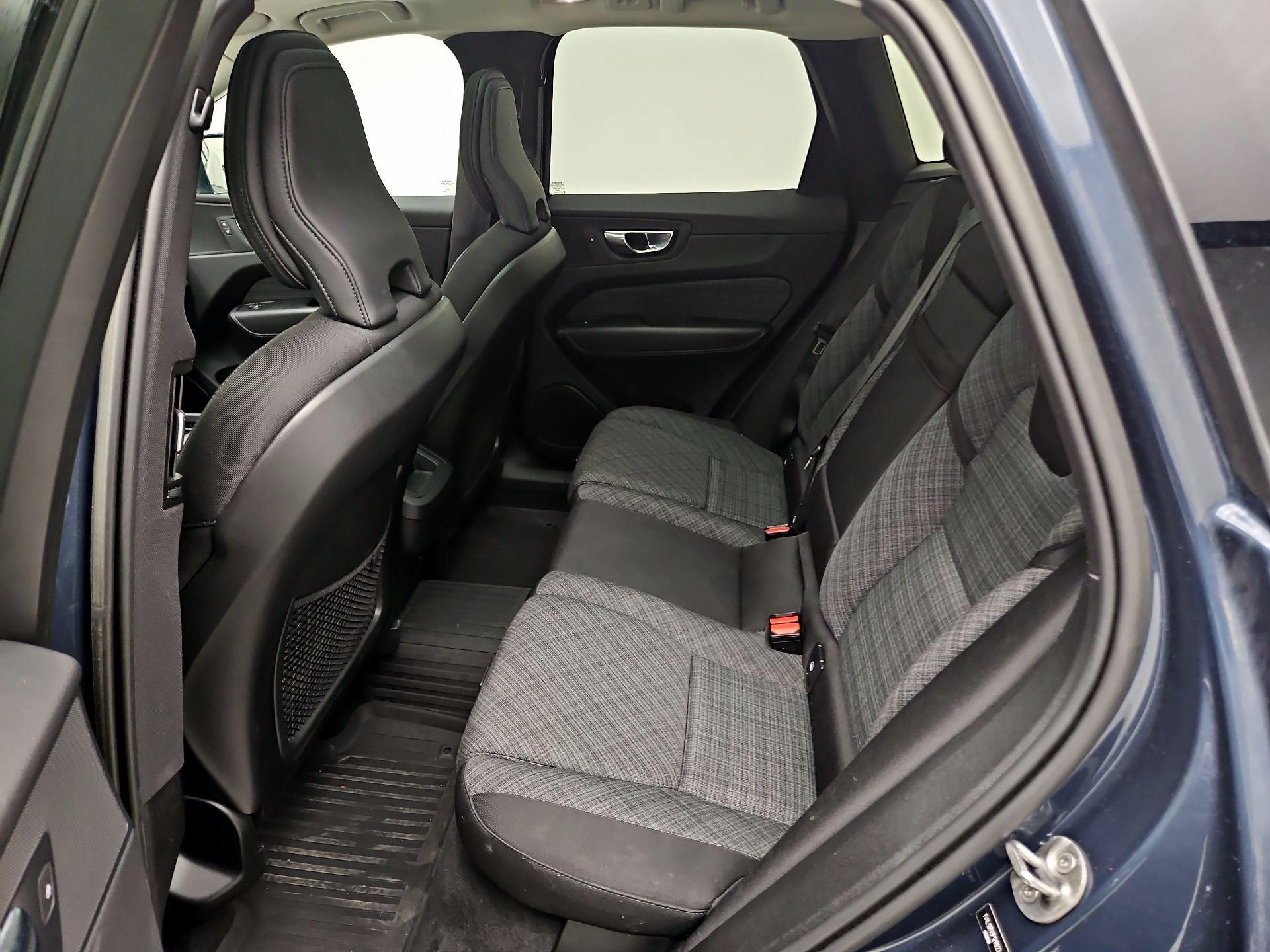 Thumbnail: 2023 Volvo XC60 - 20
