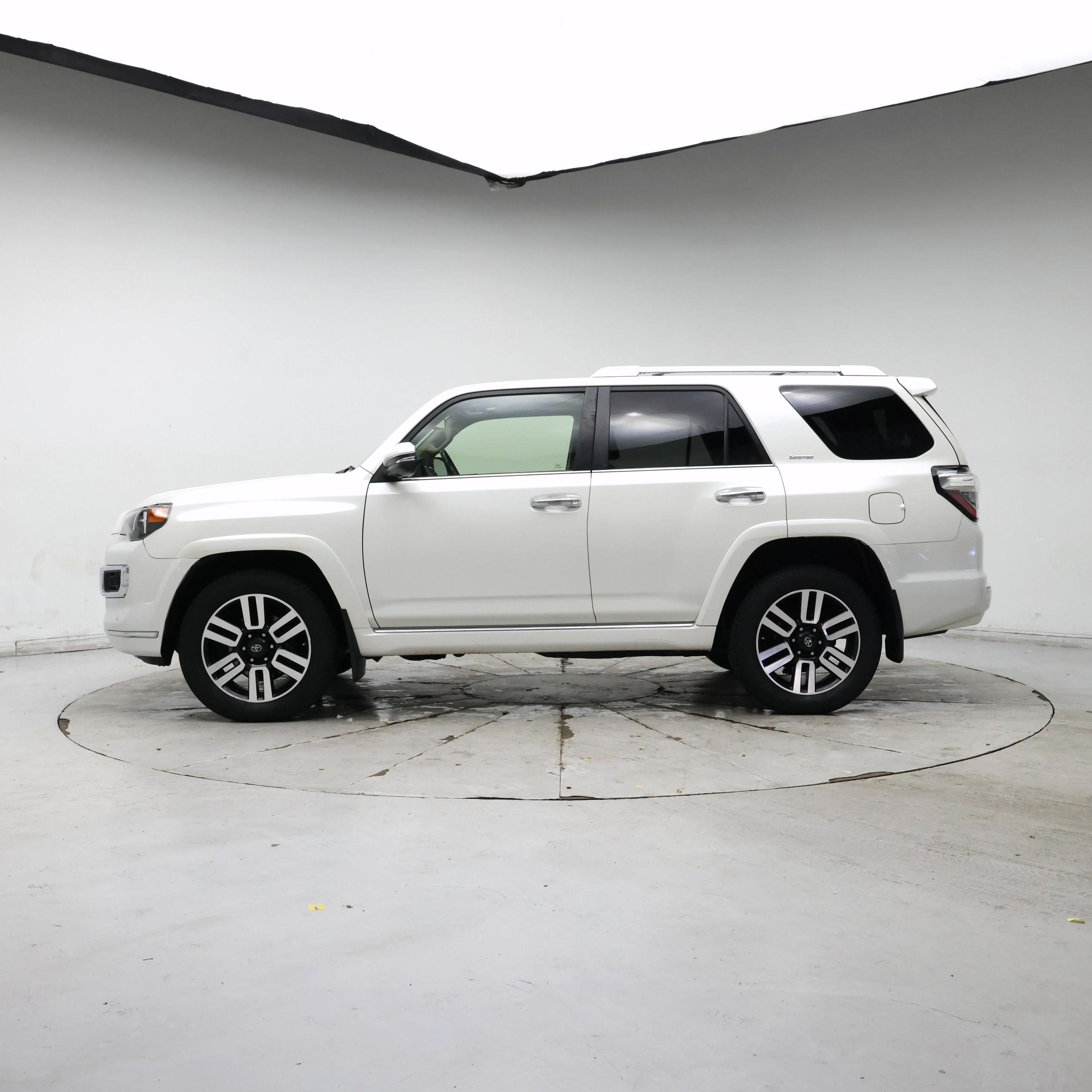 Thumbnail: 2018 Toyota 4Runner - 3