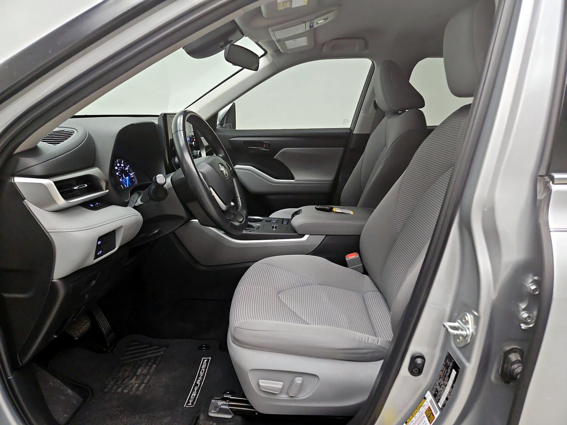 Thumbnail: 2022 Toyota Highlander - 11