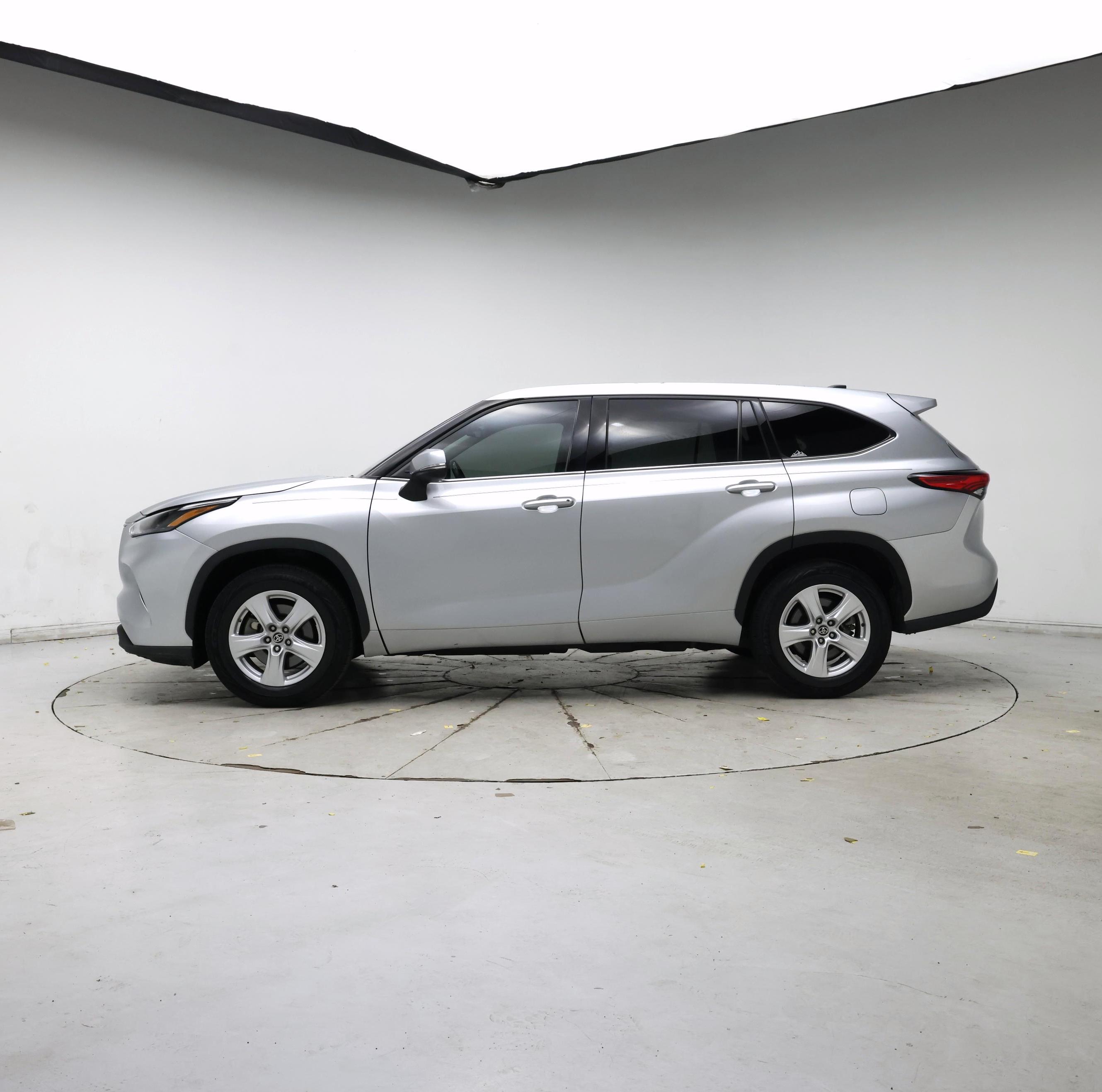 Thumbnail: 2022 Toyota Highlander - 3