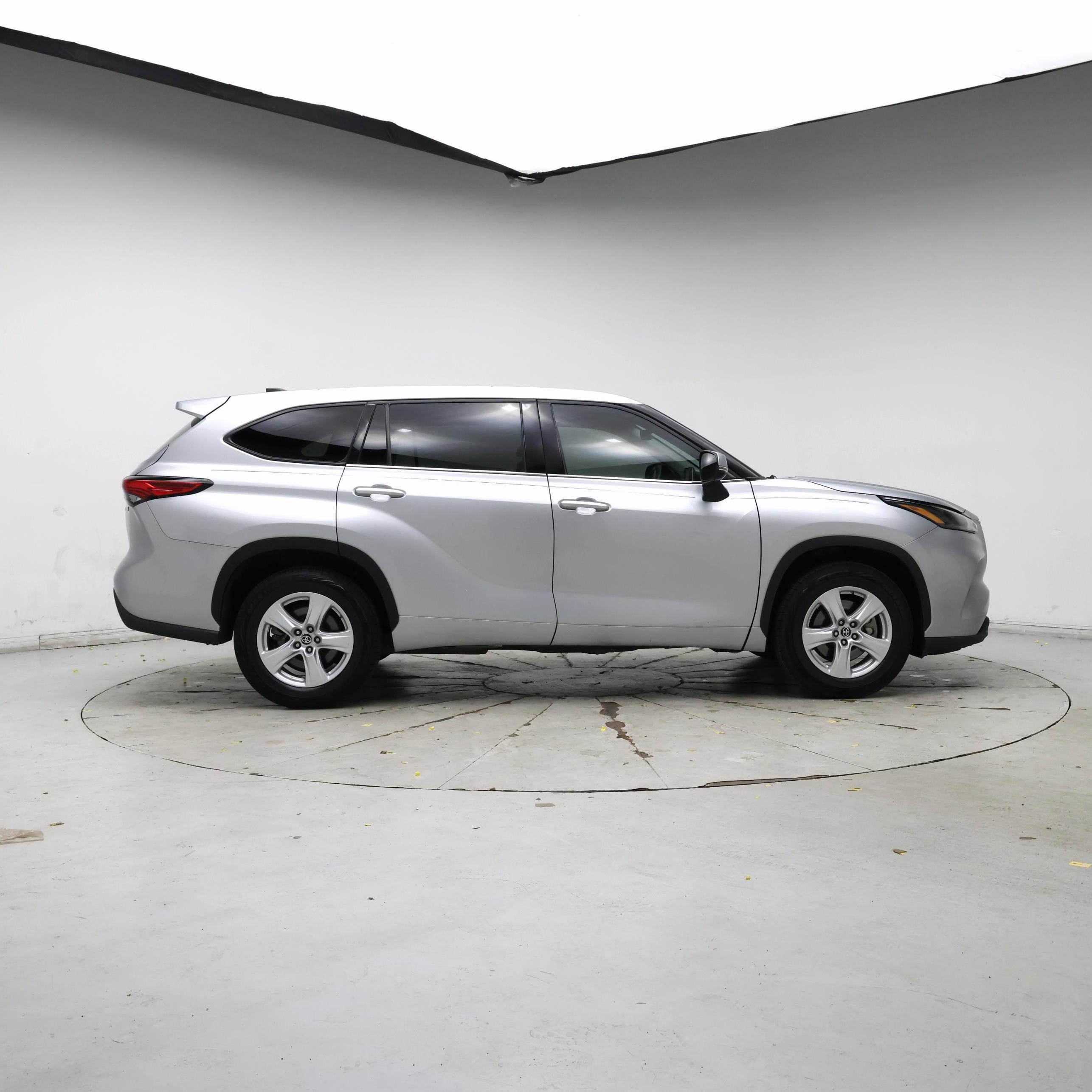 Thumbnail: 2022 Toyota Highlander - 7