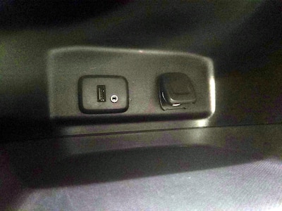 USB/AUX Ports