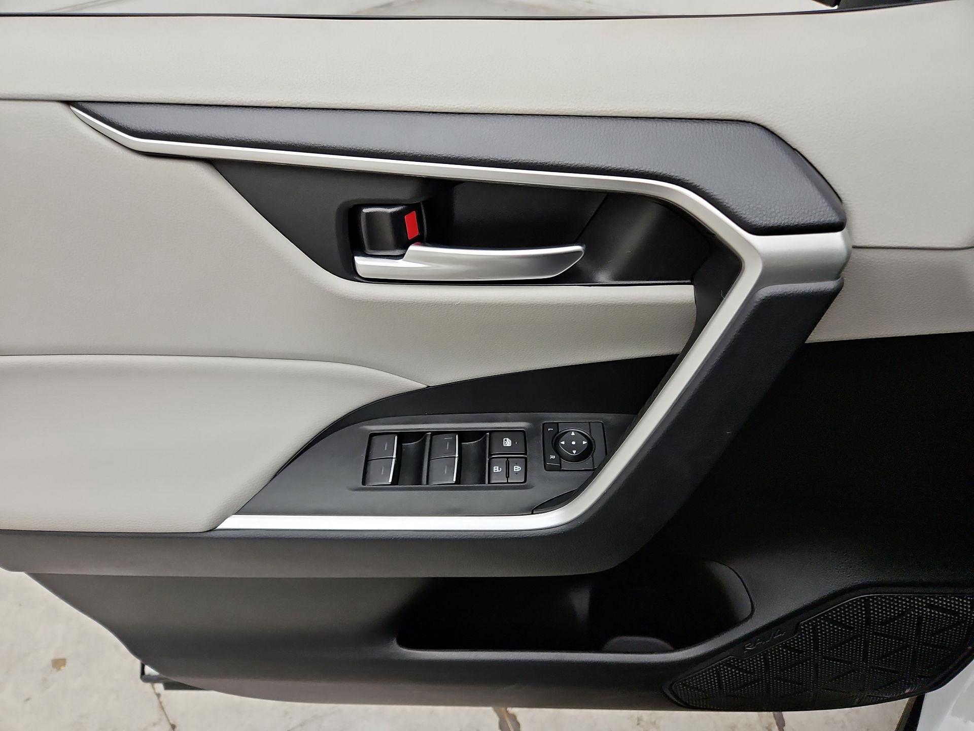 Thumbnail: 2025 Toyota RAV4 - 12