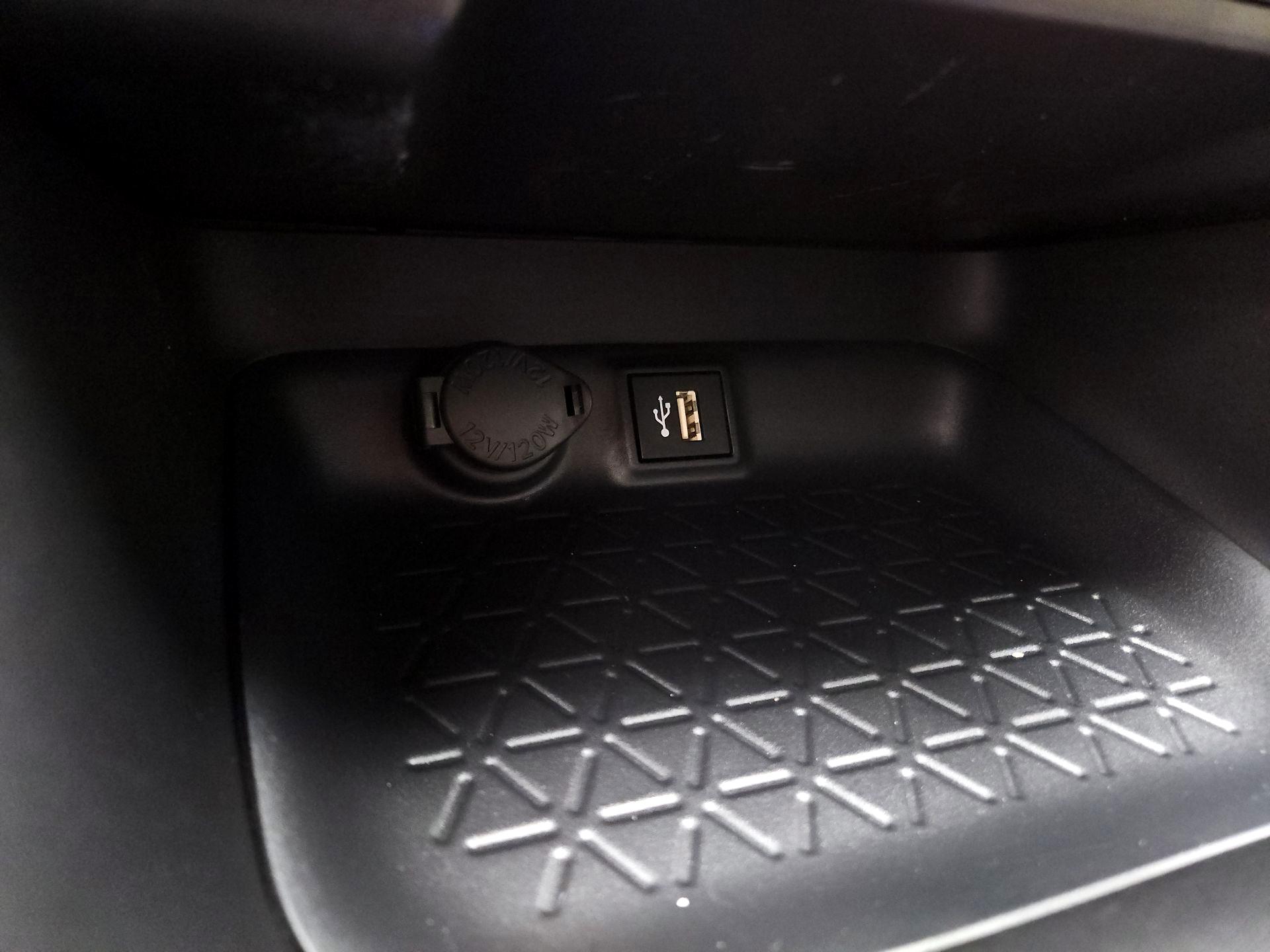 Thumbnail: 2025 Toyota RAV4 - 18