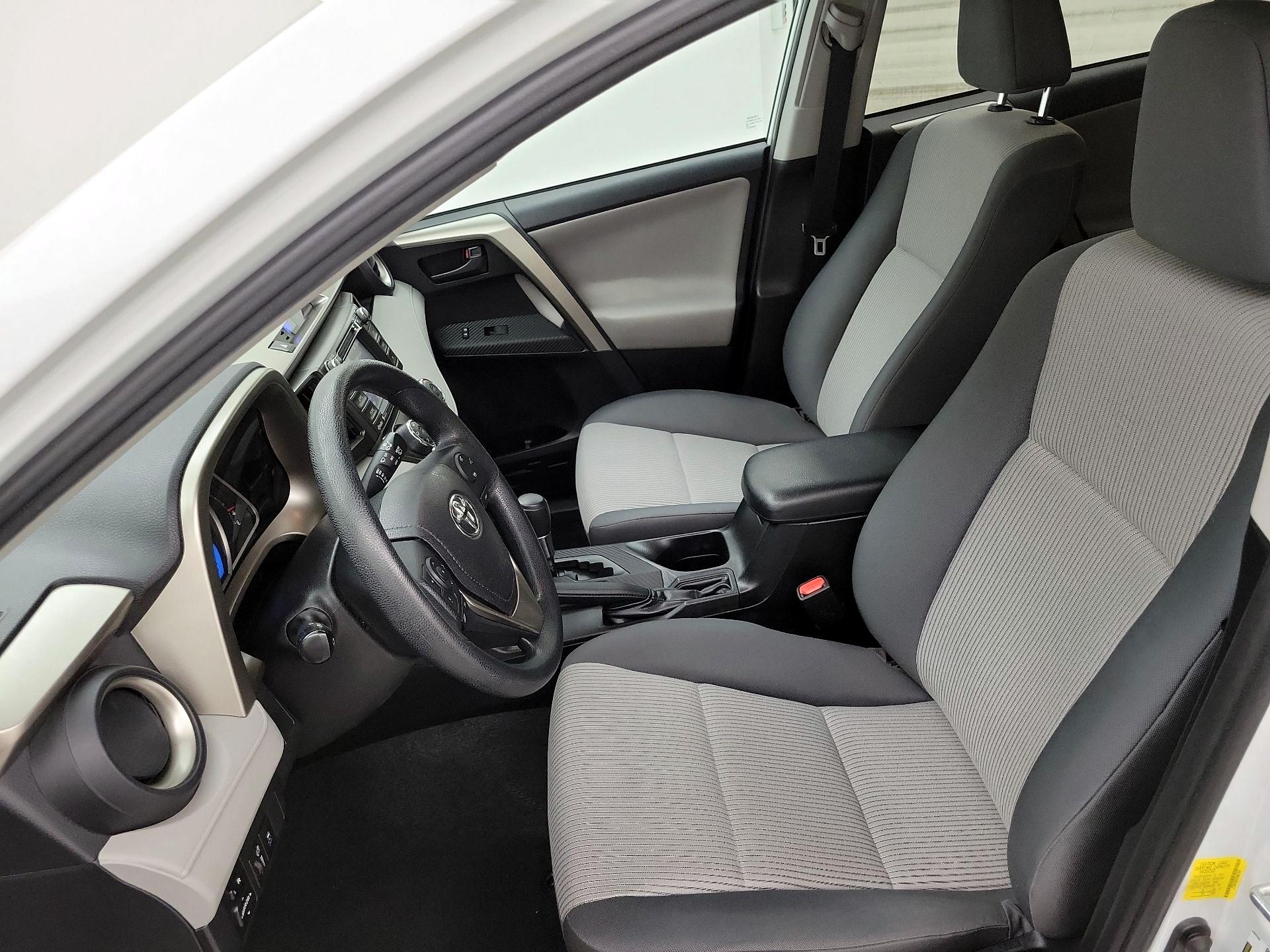 Thumbnail: 2015 Toyota RAV4 - 11