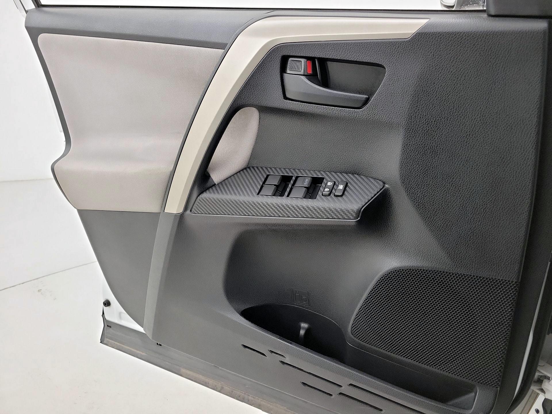 Thumbnail: 2015 Toyota RAV4 - 12